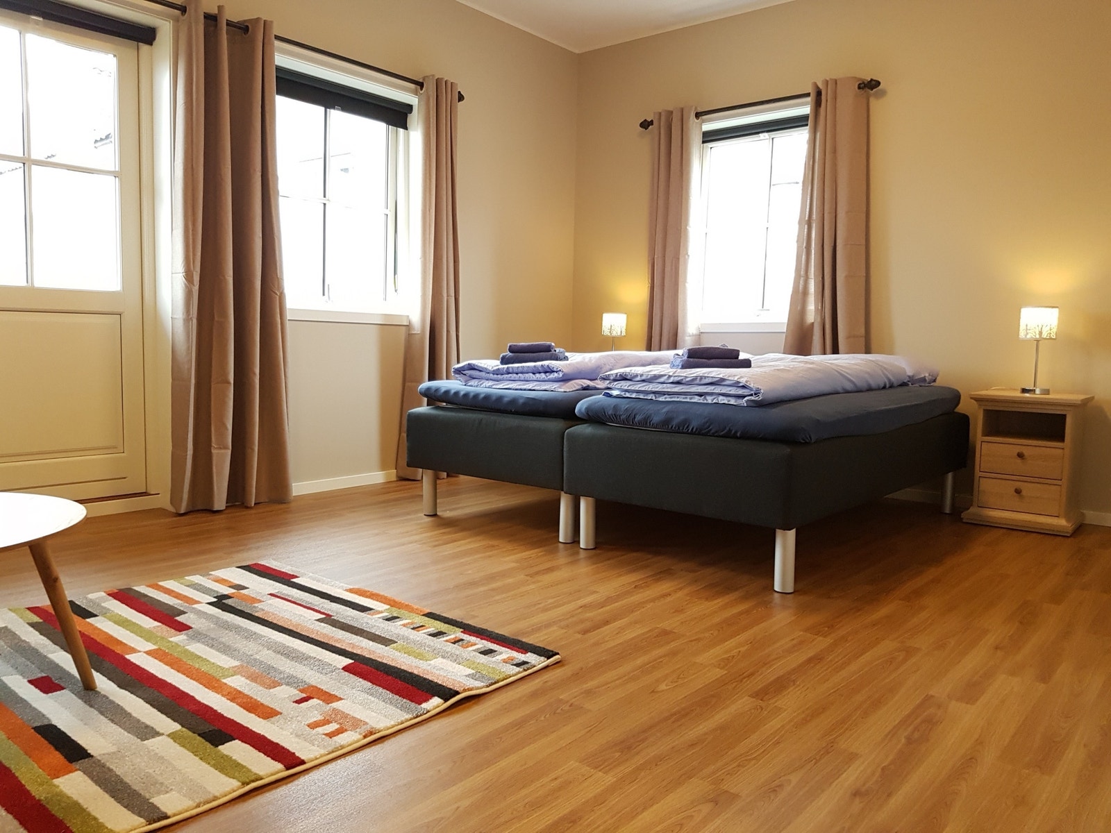 Studioleilighet med kjøkken, bad, sengetøy og håndklær inkludert i prisen Galleribilde