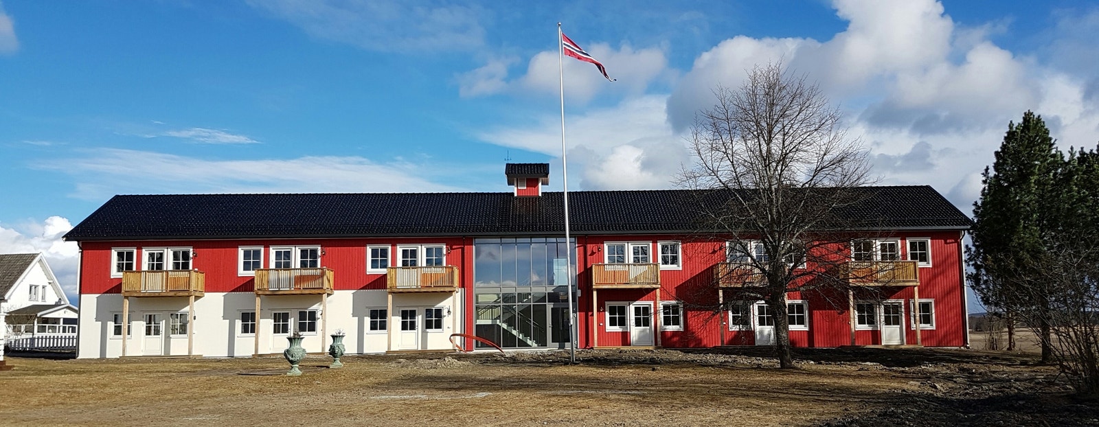 Studioleiligheter på Årnes, fra 5000,-/uke alt inkludert.
Runni Gjestegård har åtte "studioleiligheter" og fire med eget soverom, alle med kjøkken og bad.
Vi tilpasser ditt behov for korttidsleie Galleribilde