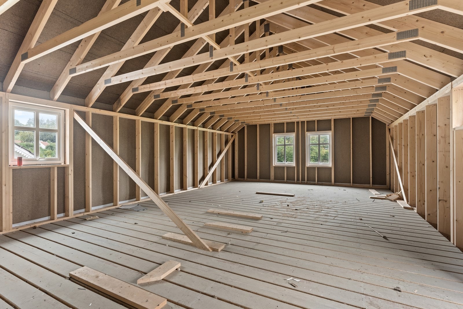 Uinnredet loft på garasje Galleribilde