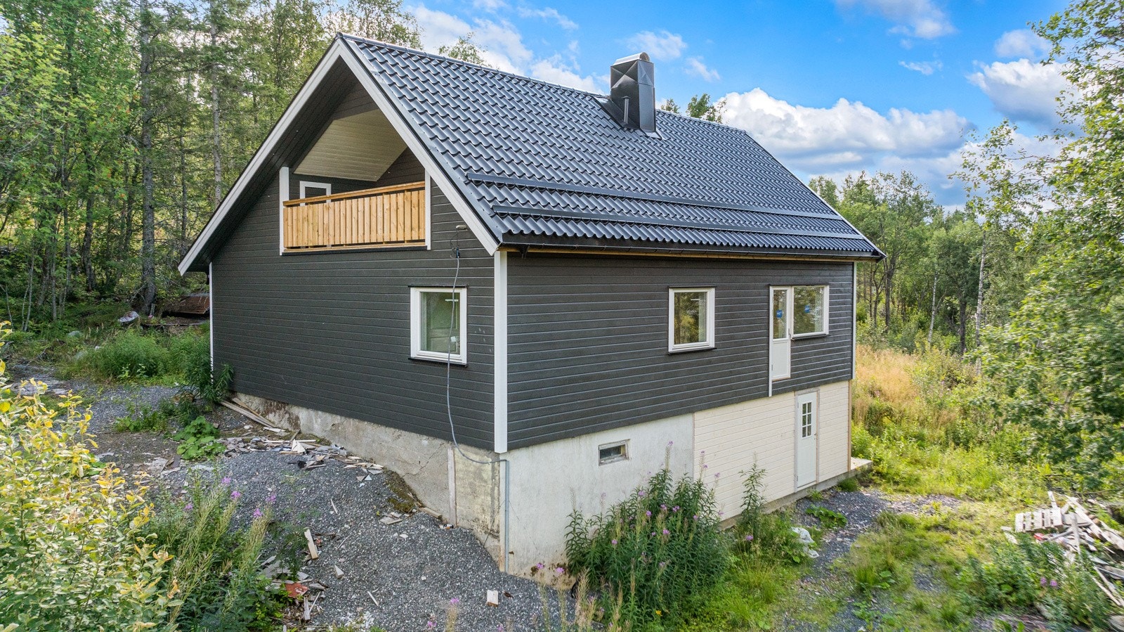 Kjelleren har stort potensial og mulighet for å etablere en utleiedel for bedre boøkonomi Galleribilde