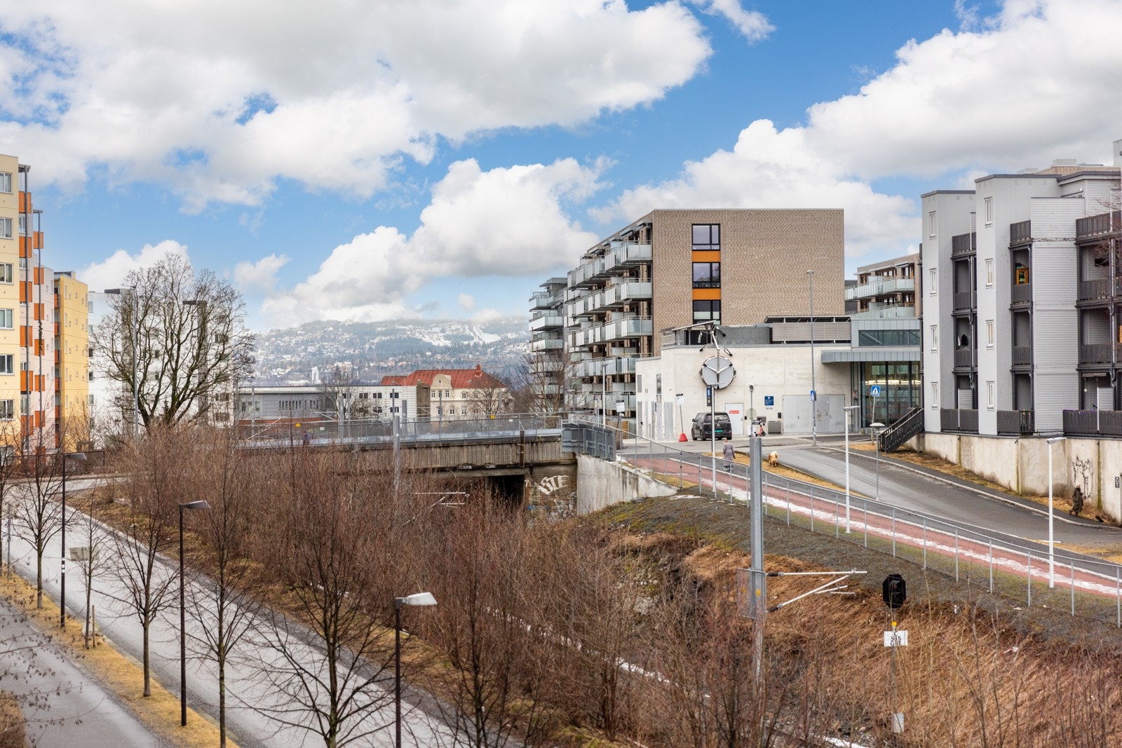Utsikt fra soverommene - opp mot Holmenkollen. Galleribilde