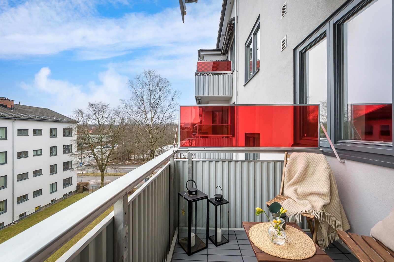 Her har du plass til en koselig sittegruppe der du kan nyte morgenkaffen, lese en bok eller samle venner til hyggelige kvelder. Galleribilde