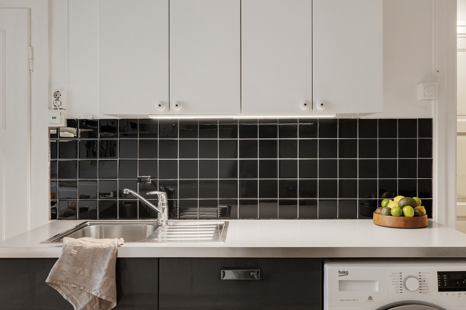 Denne delen av kjøkkenet har laminert benkeplate. Galleribilde