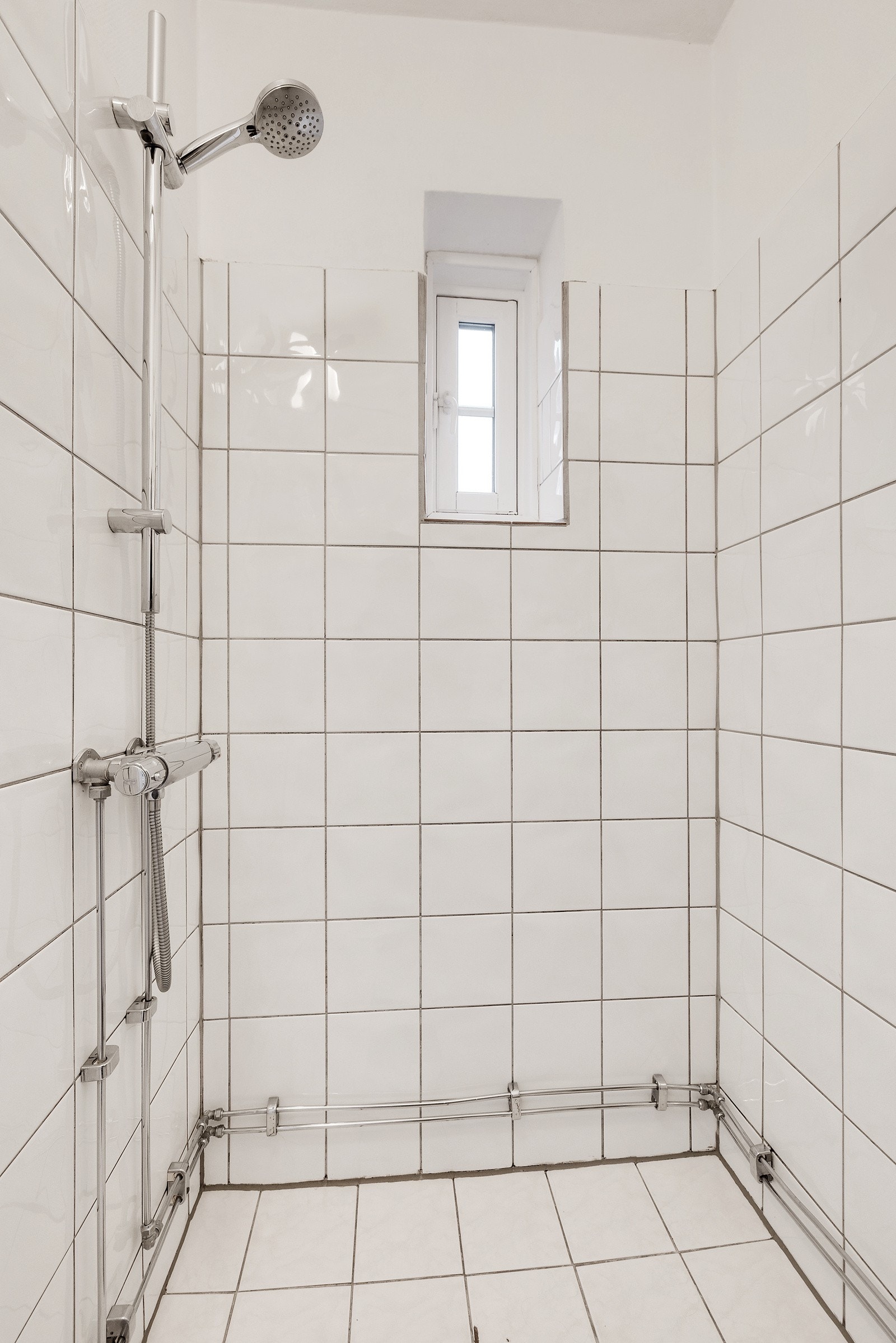 Gardinstang til dusjforheng. Galleribilde