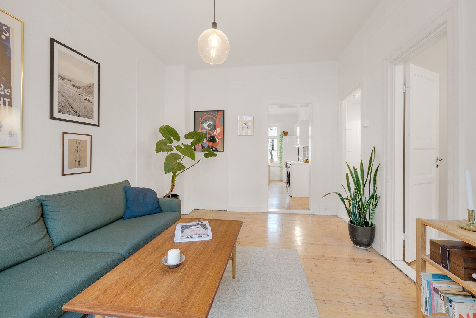 Det er god plass til å innrede med både sofa - og spisegruppe. Galleribilde