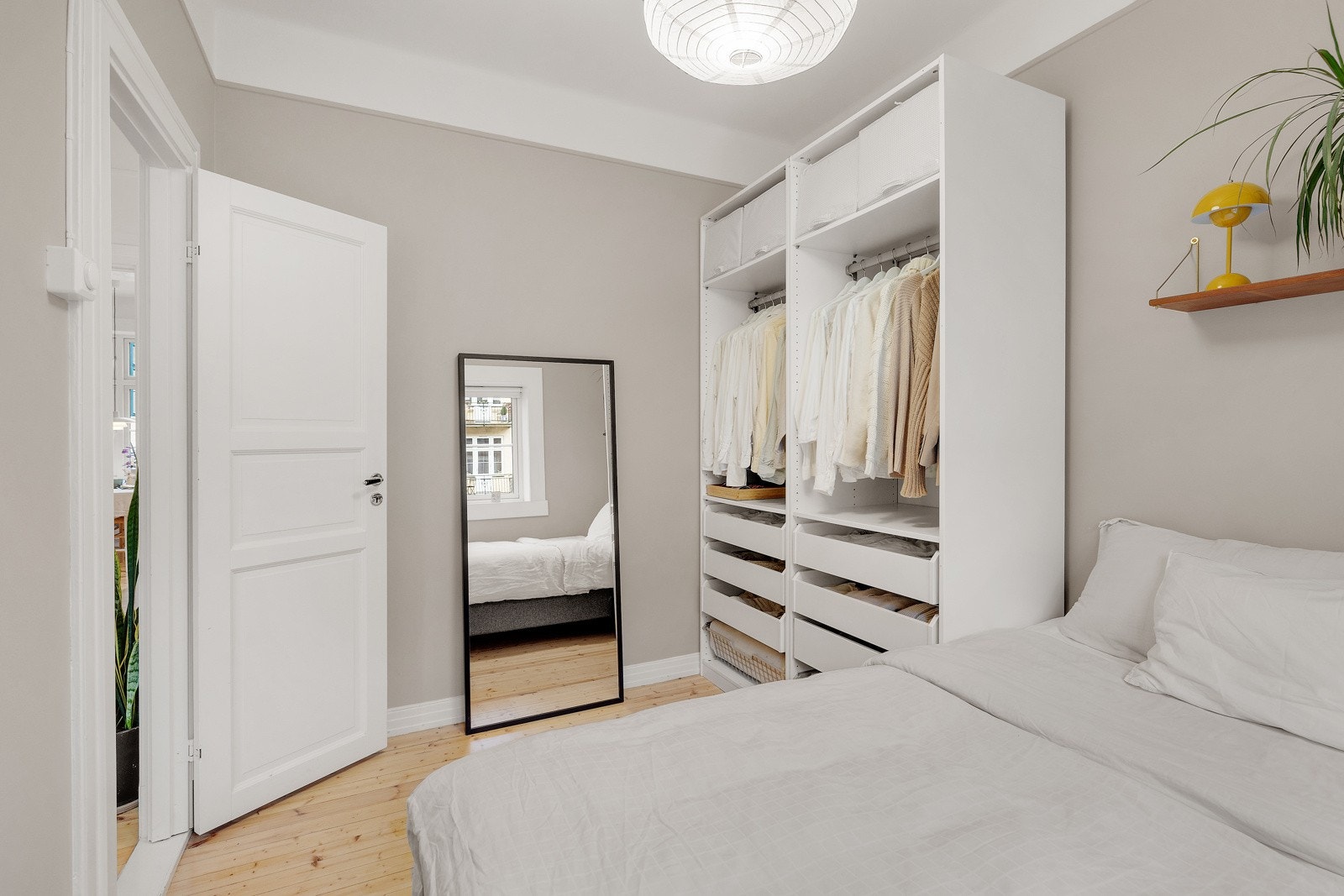 Veggene er kledd i en behagelig farge som skaper god atmosfære. Galleribilde