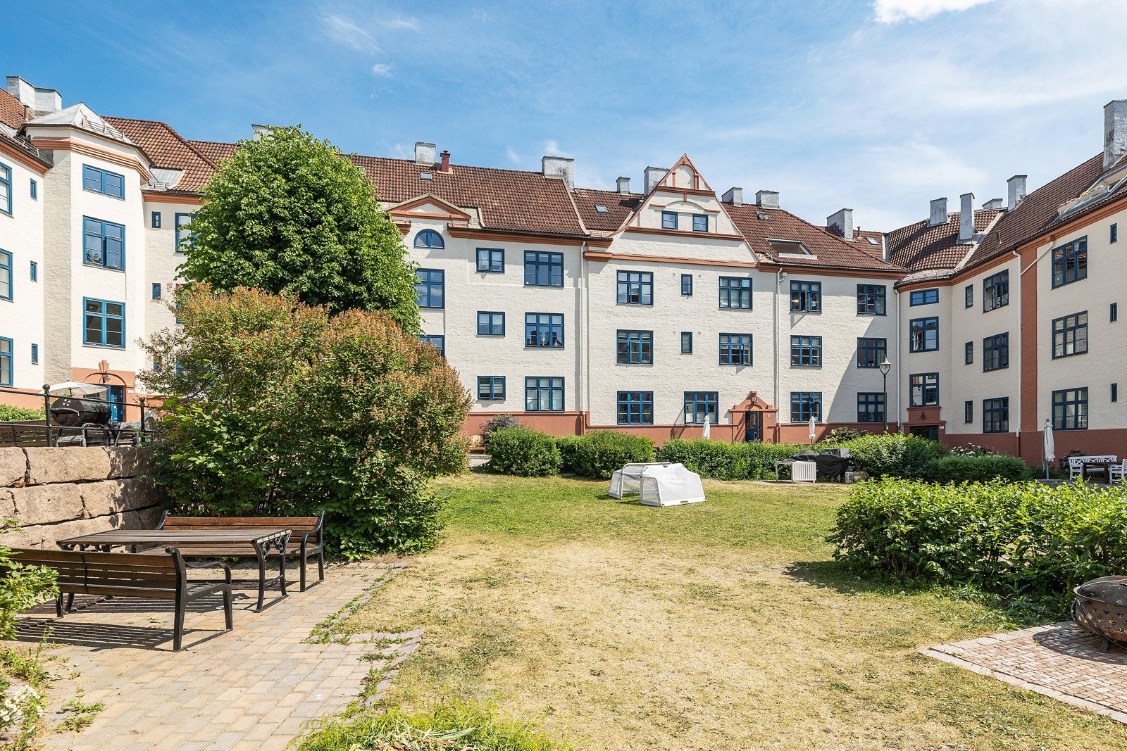 Stor og sjarmerende felles bakgård. Galleribilde