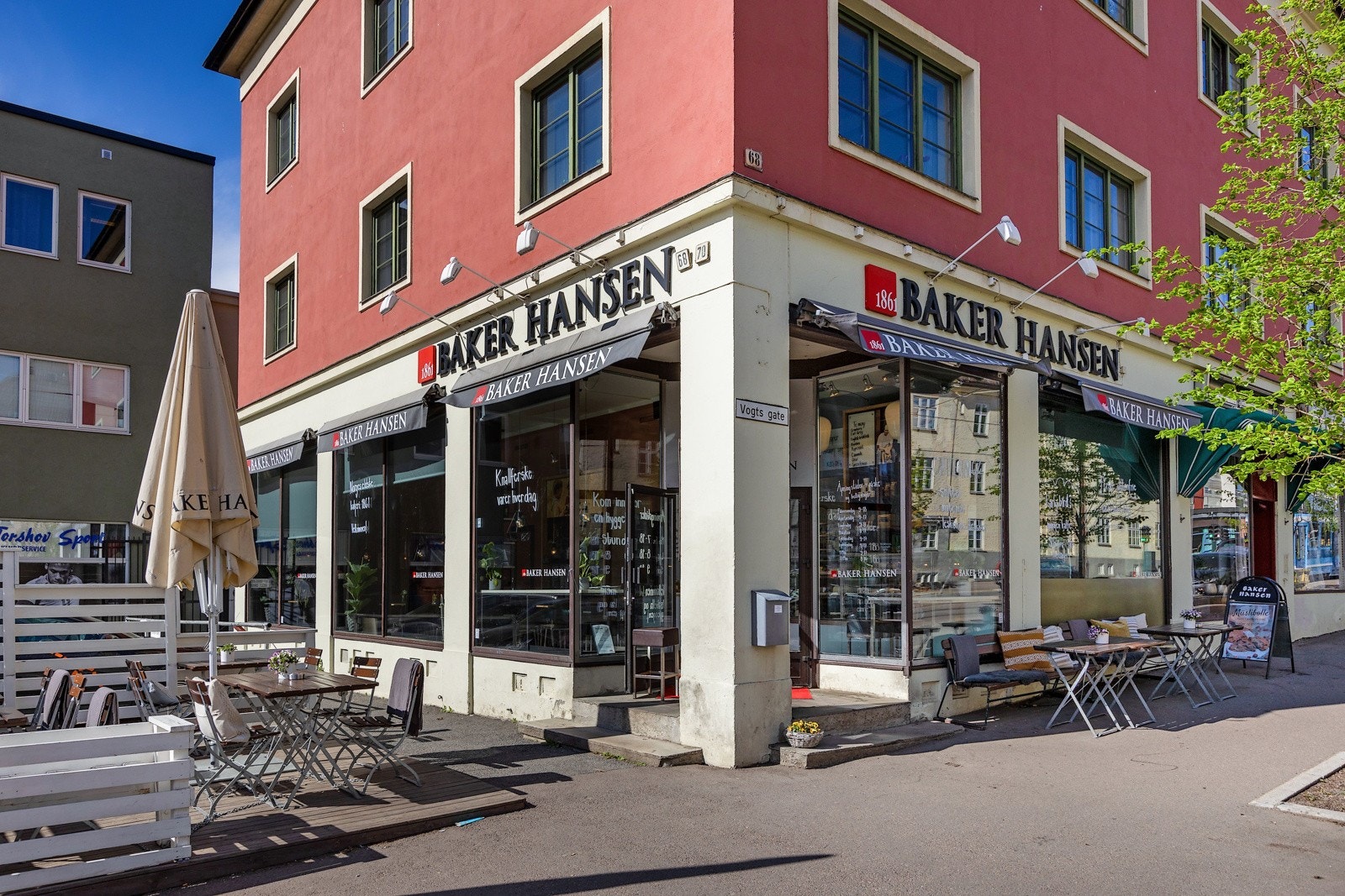 Det finnes også flere koselige kaféer i nærområdet. Galleribilde