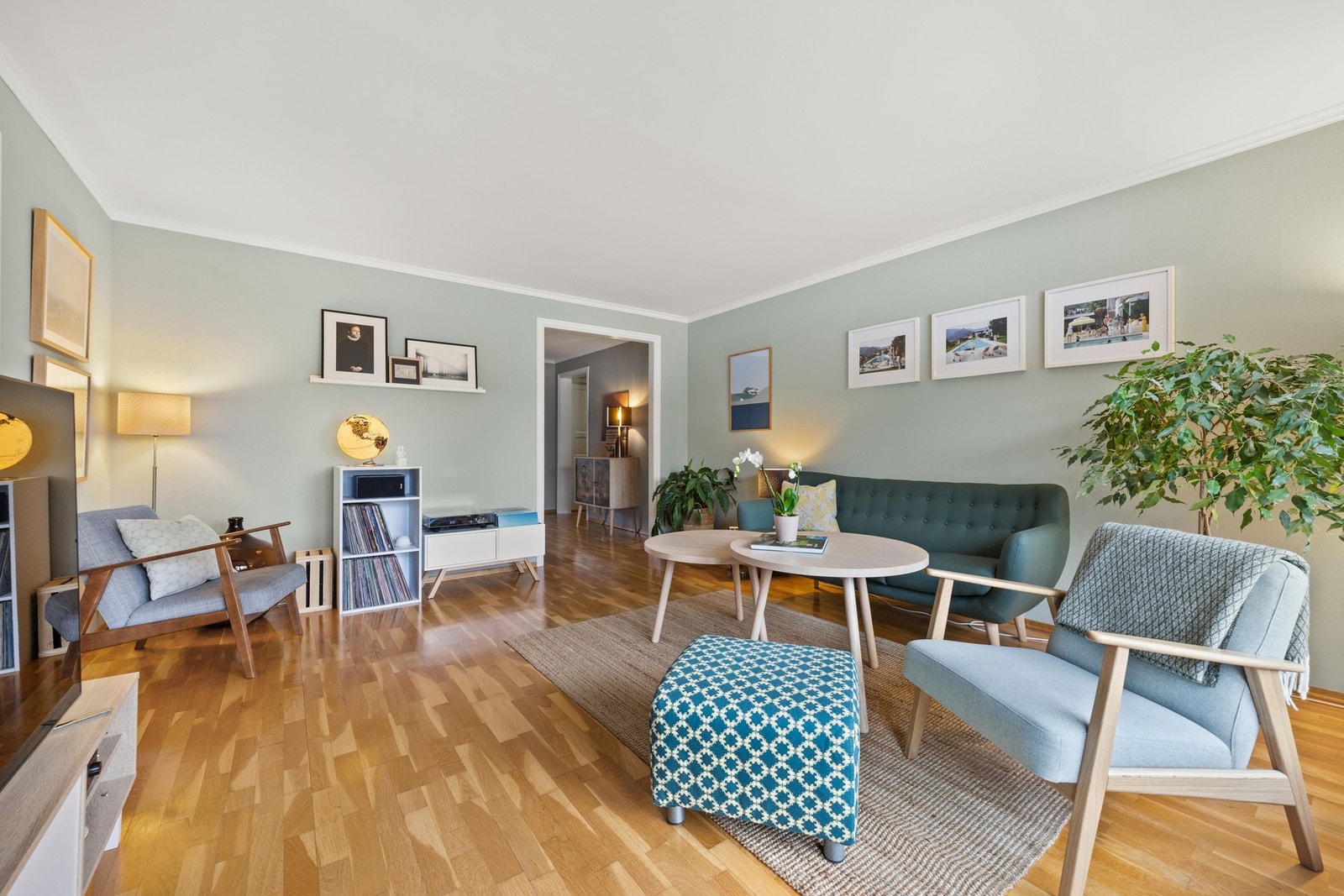 Lys stue med gode møbleringsmuligheter Galleribilde