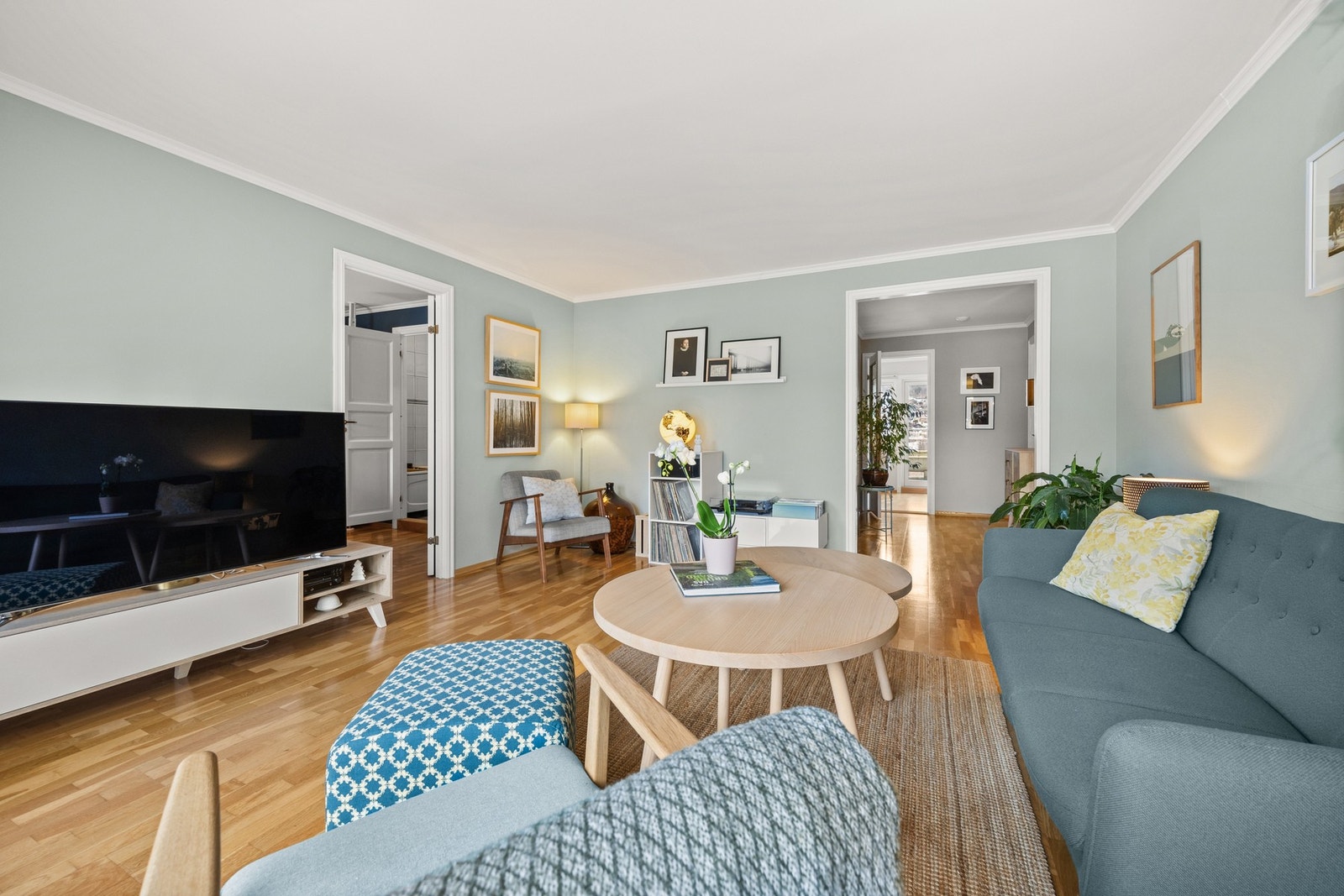 Det er plass til sofaløsning med tilhørende mediemøblement. Galleribilde