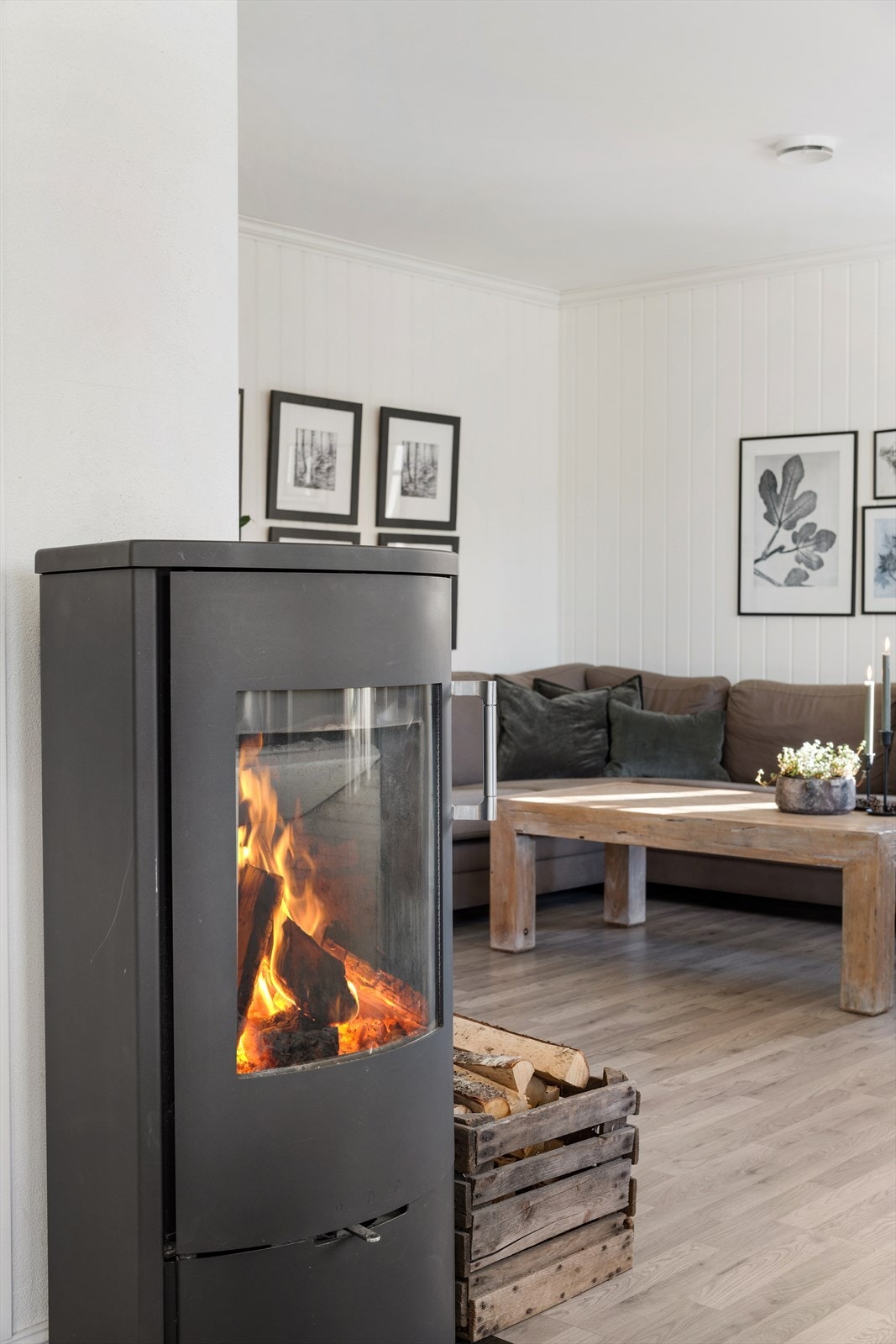 Flott vedovn gir deilig varme til boligen på kaldere dager Galleribilde