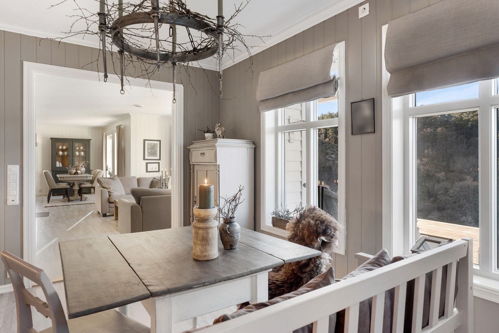 Det er også god plass til spisebord i tilknytning til boligen kjøkken Galleribilde