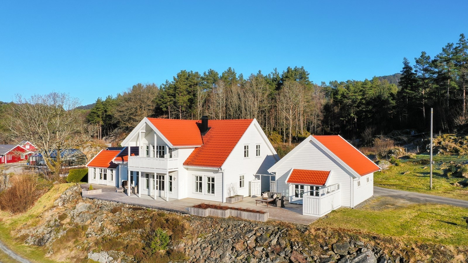 Hopevegen 15 er en nydelig familiebolig oppført i 2016 med god standard Galleribilde