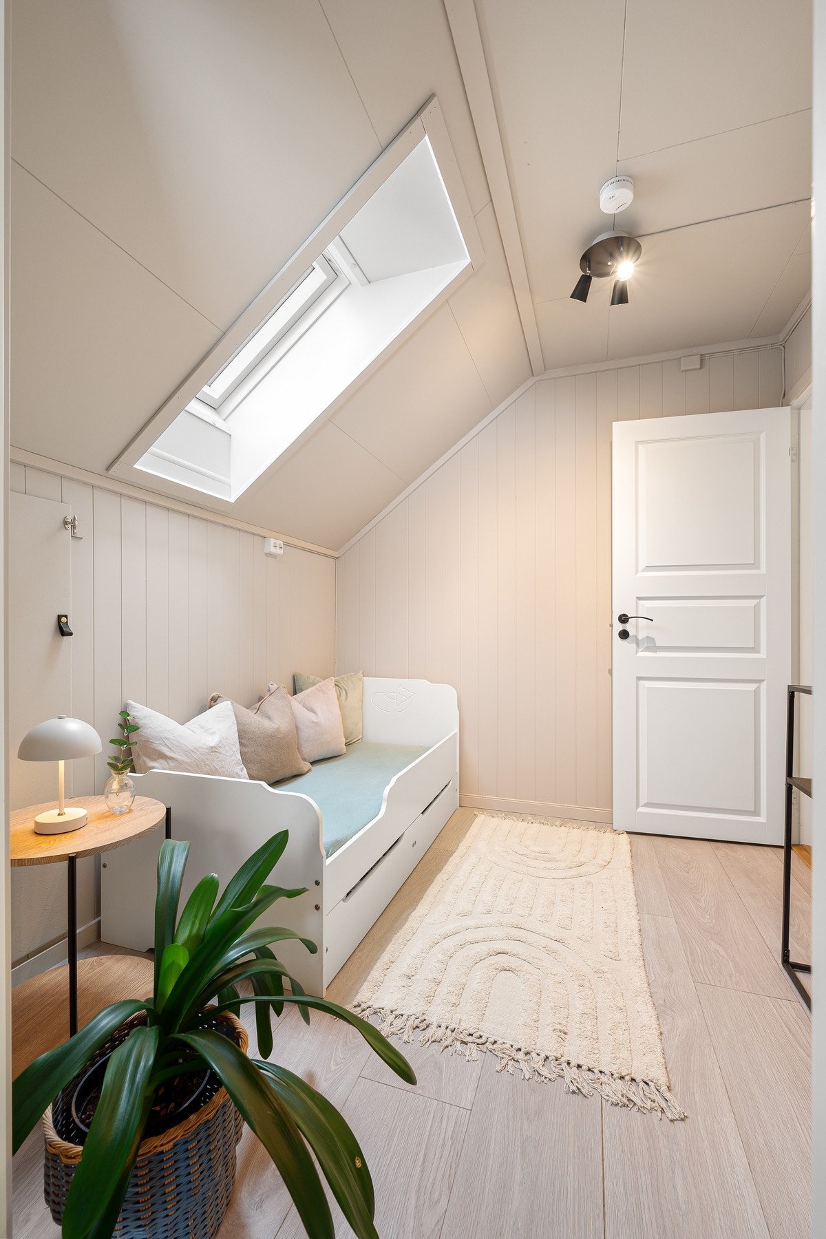 Loftstue mellom gang og soverom, her finnes det flere muligheter - kanskje kontorplass? Galleribilde