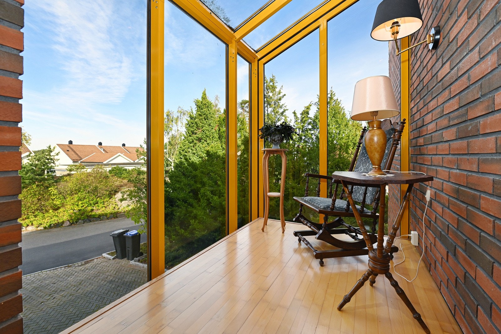 Innglasset rom perfekt for å nyte morgenkaffen... Galleribilde