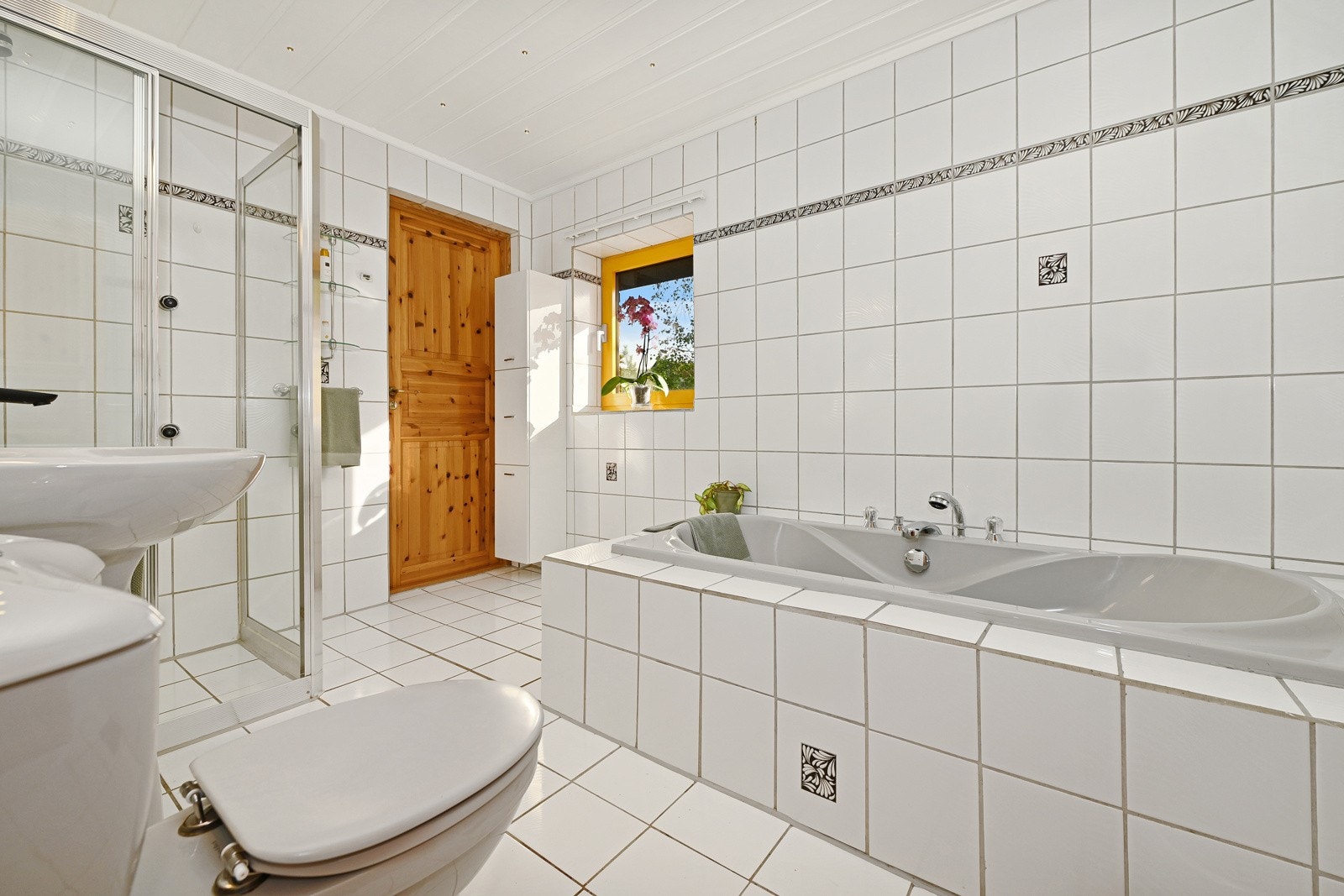 Hovedsoverommet har direkteadkomst til baderommet i 2. etasje. Galleribilde