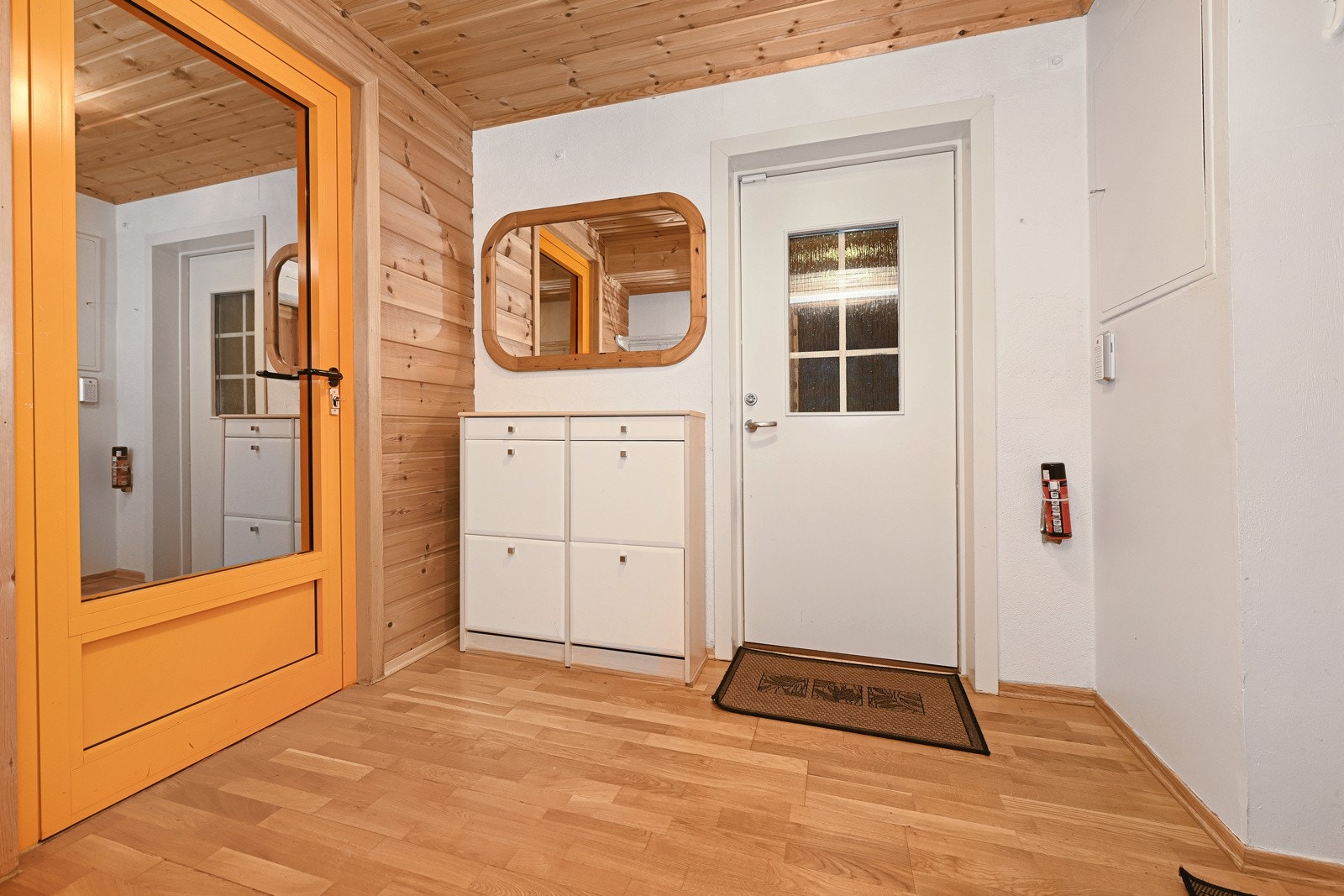 Innvendig sluse til garasje. Galleribilde