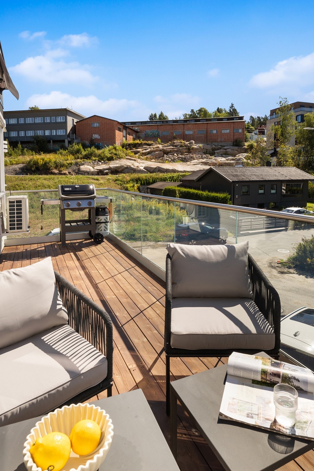 Glassrekkverk gjør at det føles ekstra luftig. Galleribilde