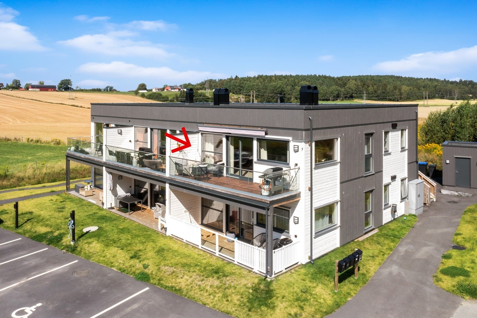 Leiligheten ligger i 2. etasje i nyere 5-mannsbolig. Galleribilde