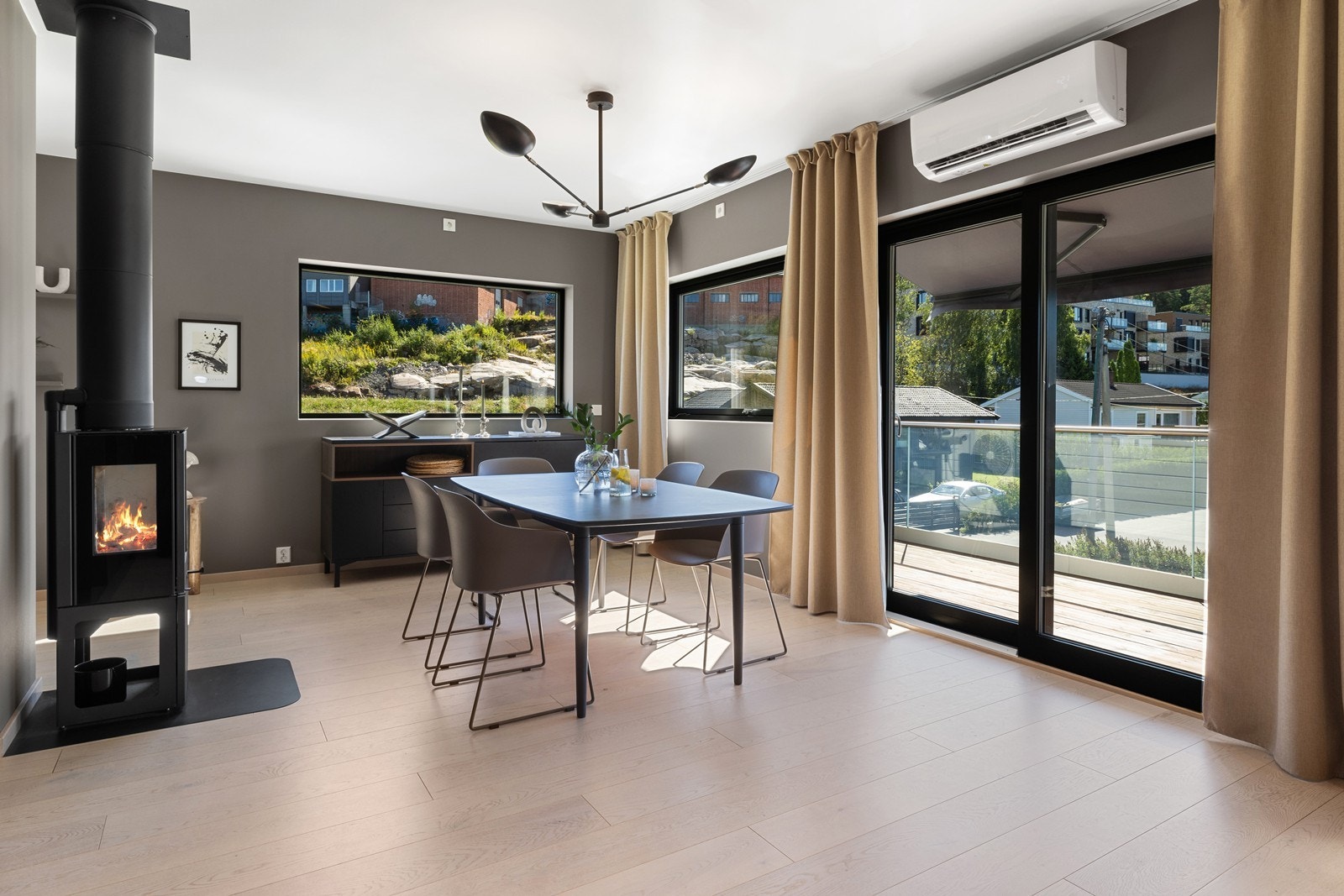 Det er også montert ildsted med stålpipe. Galleribilde