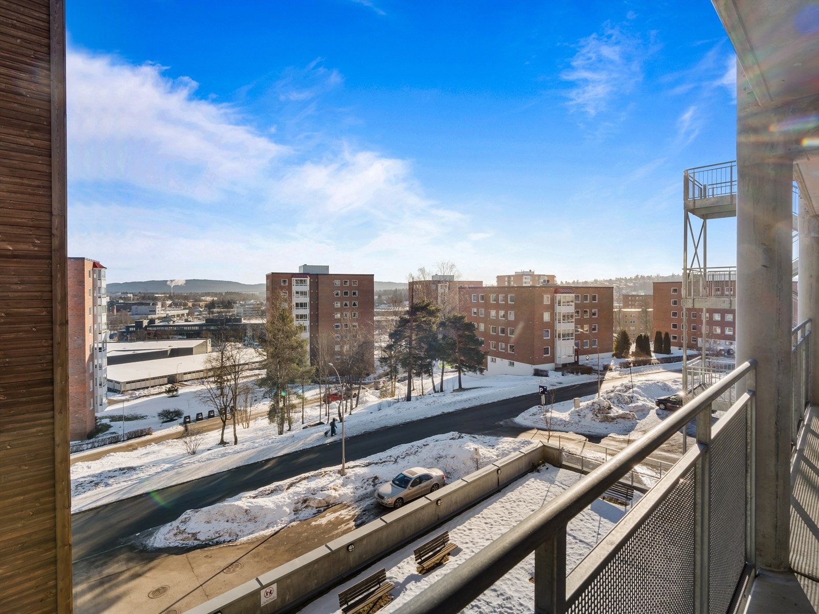 Lys og attraktiv 3-roms selveierleilighet beliggende i et populært og barnevennlig boligområde på Karihaugen/Ellingsrudåsen. Galleribilde
