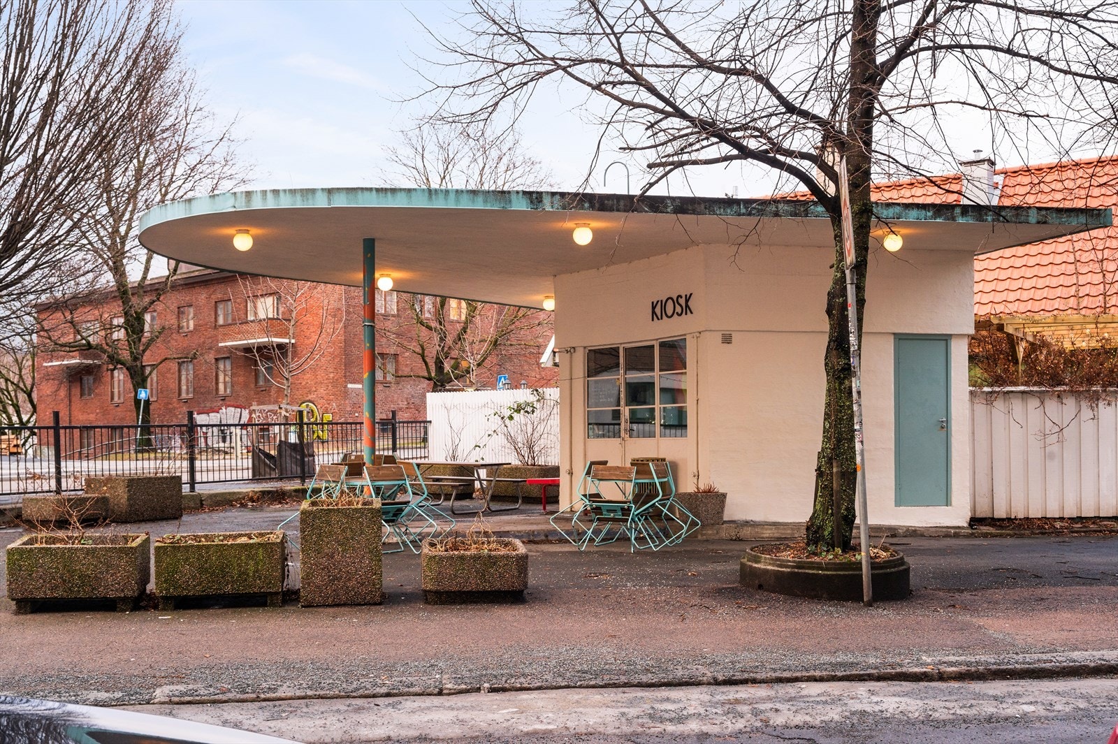 Som nærmeste nabo finner du populære Kiosken hvor serverer ferskt bakst og varm drikke Galleribilde