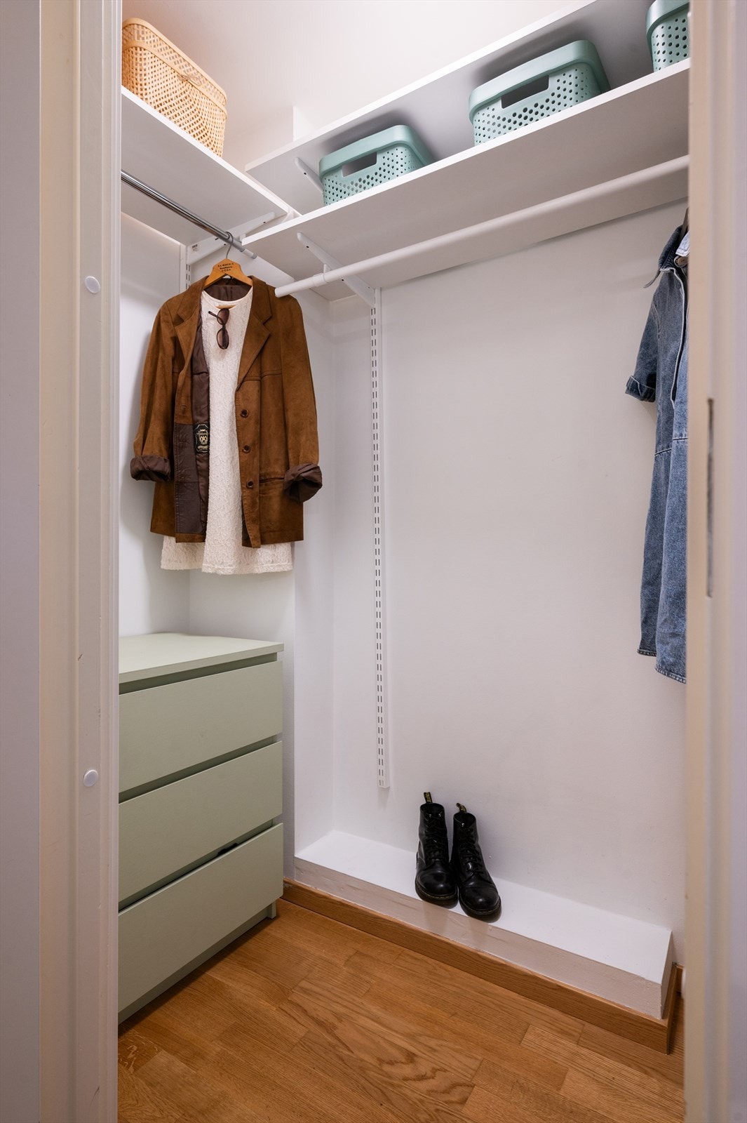 Praktisk og funksjonell løsning som bidrar til et ryddig hjem. Galleribilde