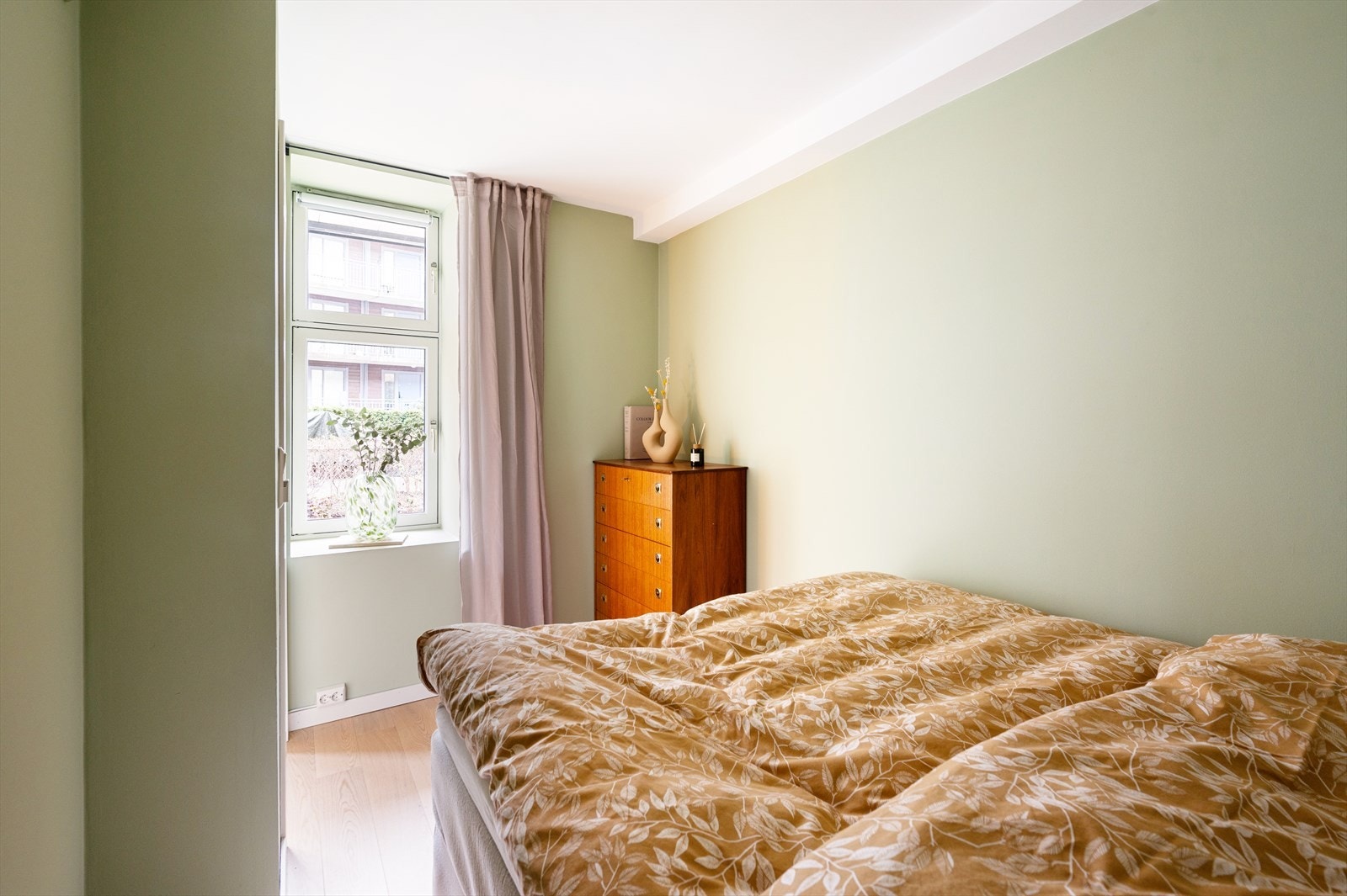 God plass til garderobemuligheter i hjørnet Galleribilde