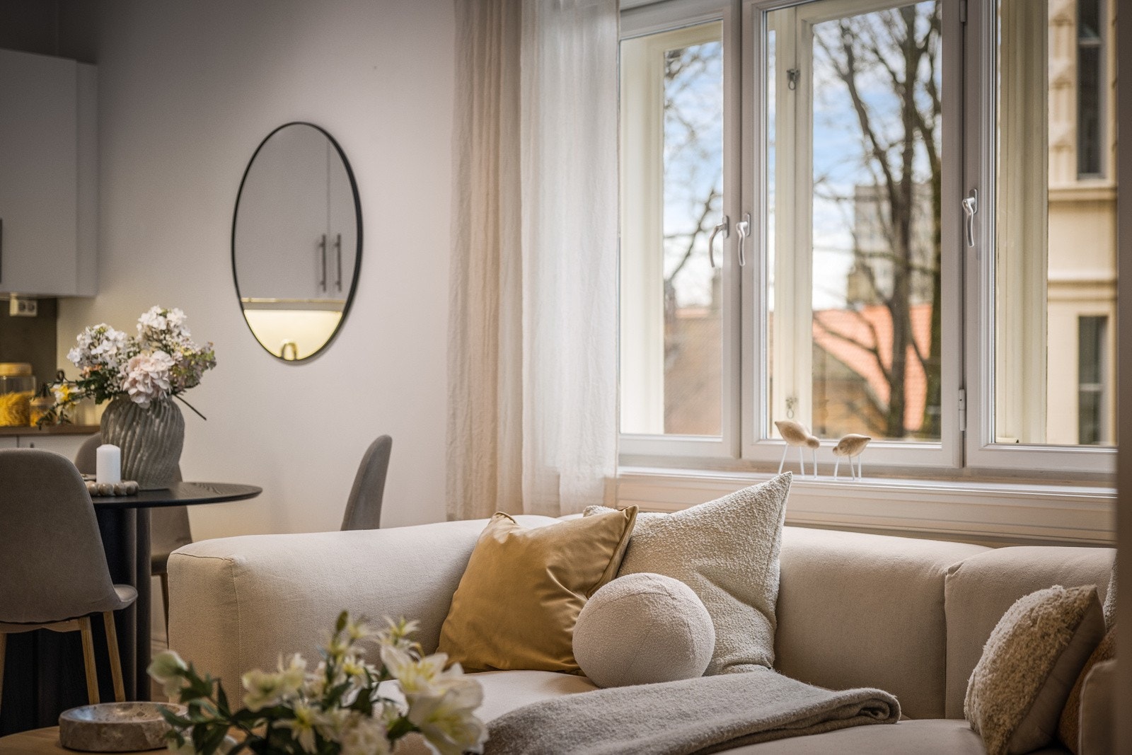 - Leiligheten ligger i en fredet og ærverdig bygård, som ble restaurert og modernisert i 2011-2013 - Galleribilde