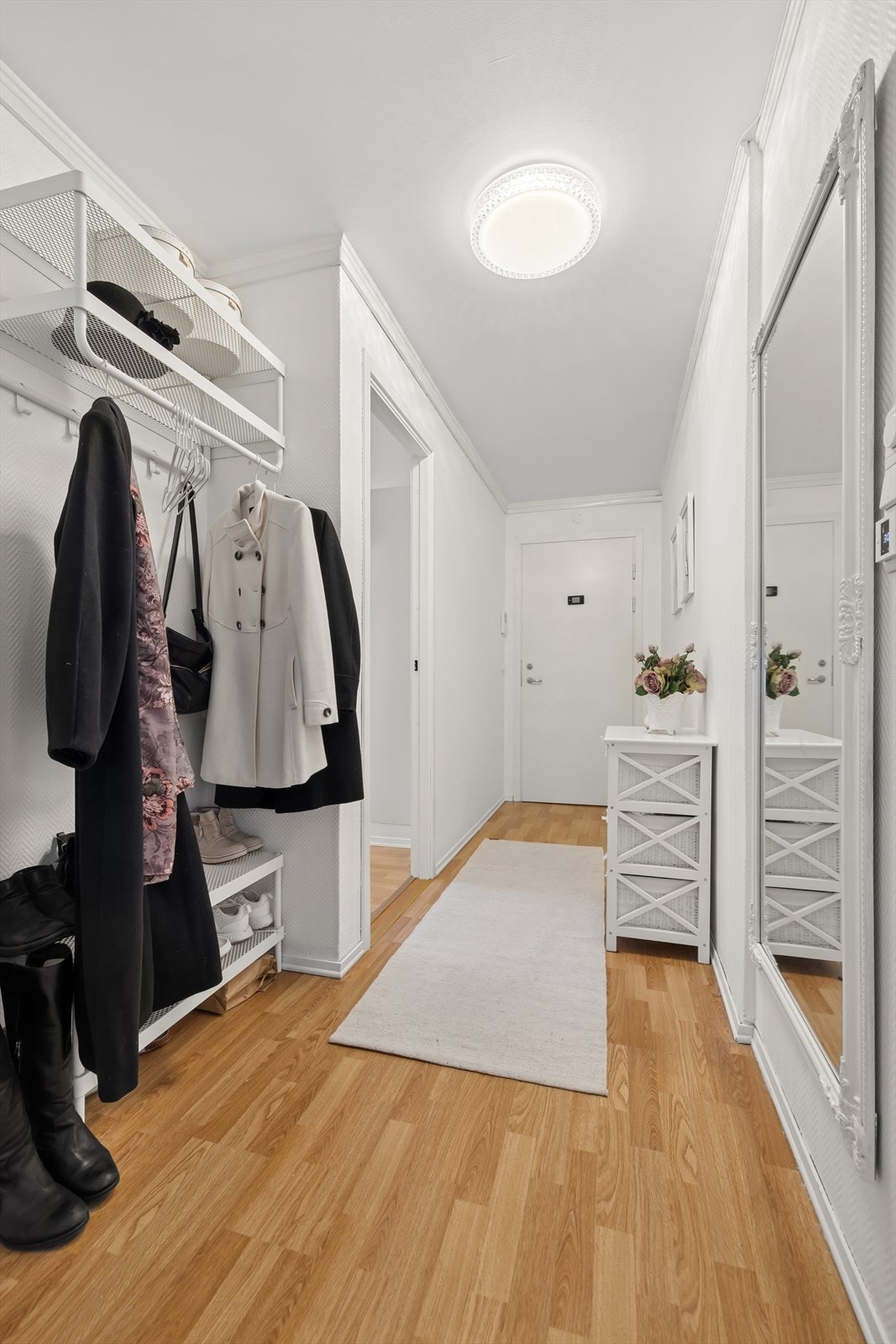 Leiligheten disponerer én loftsbod på ca. 3 m², og én bod i felles gang på ca. 1,5 m². Galleribilde