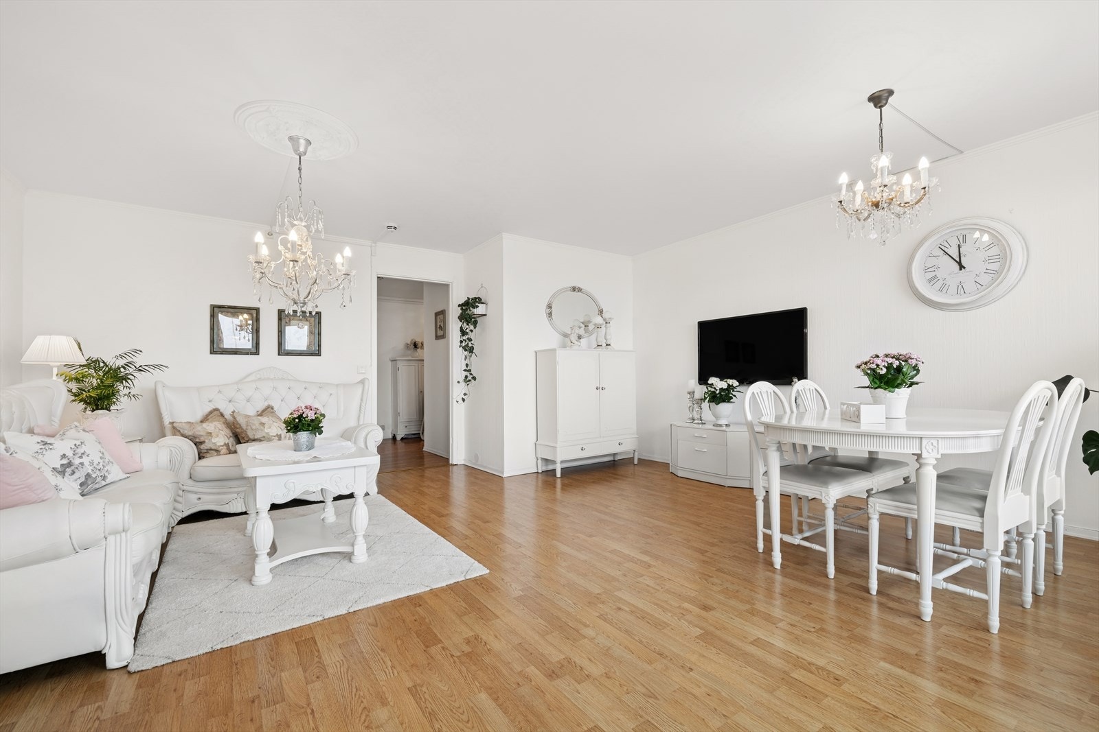 Leiligheten ligger i byggets 2. etasje. Galleribilde