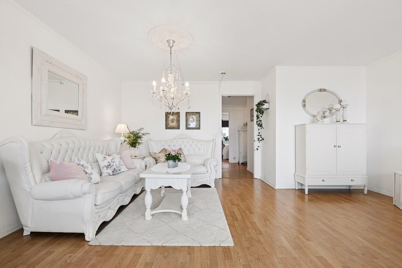 Oppholdsrommet kan enkelt innredes i ulike soner. Galleribilde