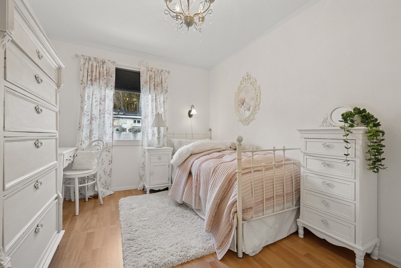 Det andre soverommet passer utmerket som kontor, gjesterom eller barnerom. Galleribilde