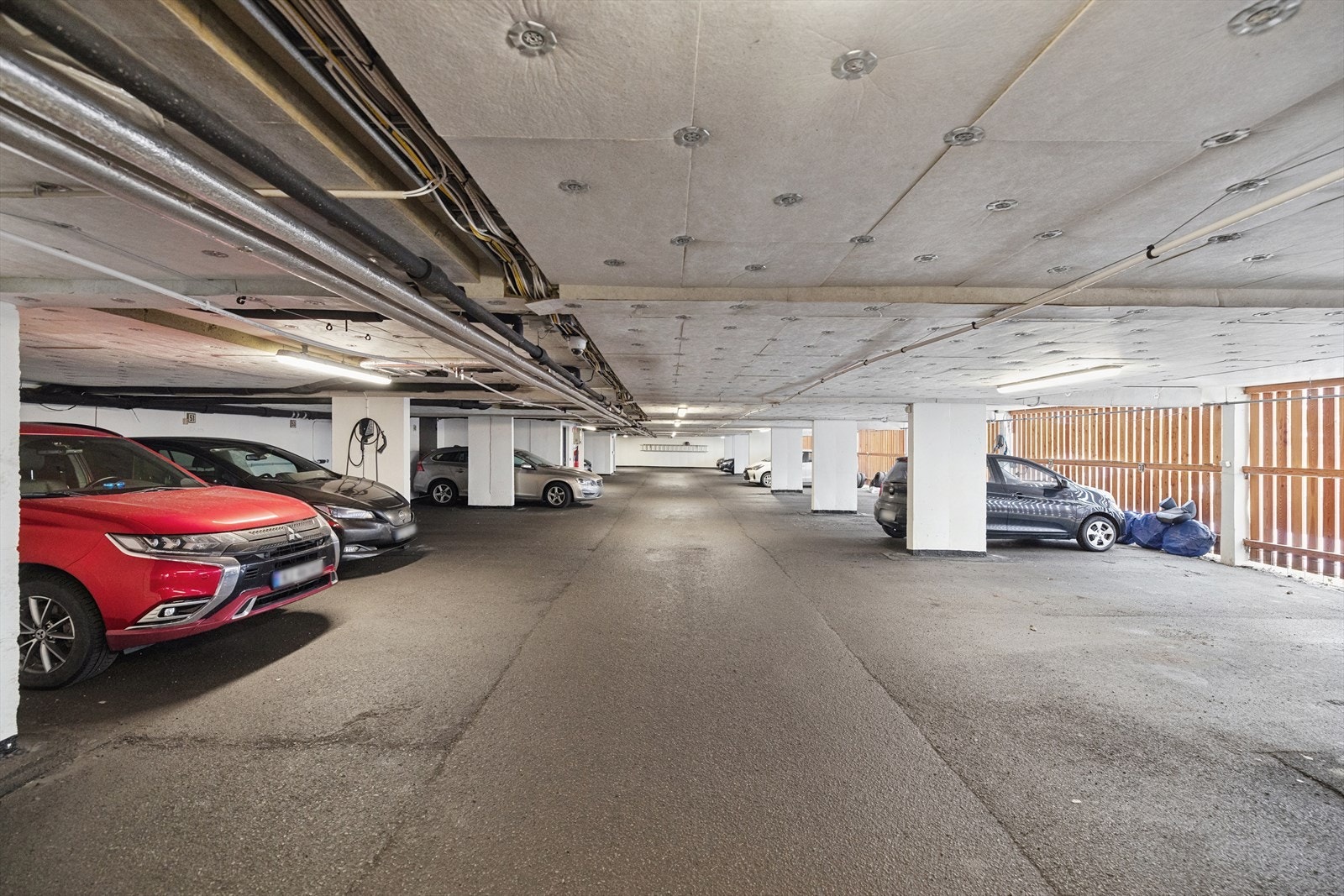 Leiligheten disponerer en biloppstillingsplass i felles parkeringskjeller. Galleribilde