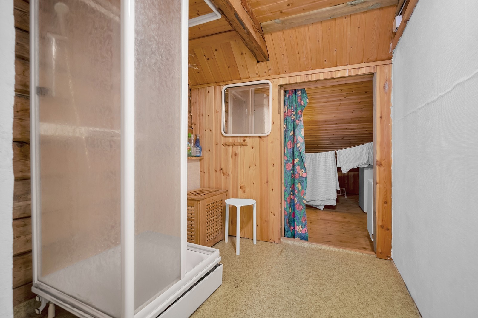 Rom innredet med dusj i 2. etg. Galleribilde