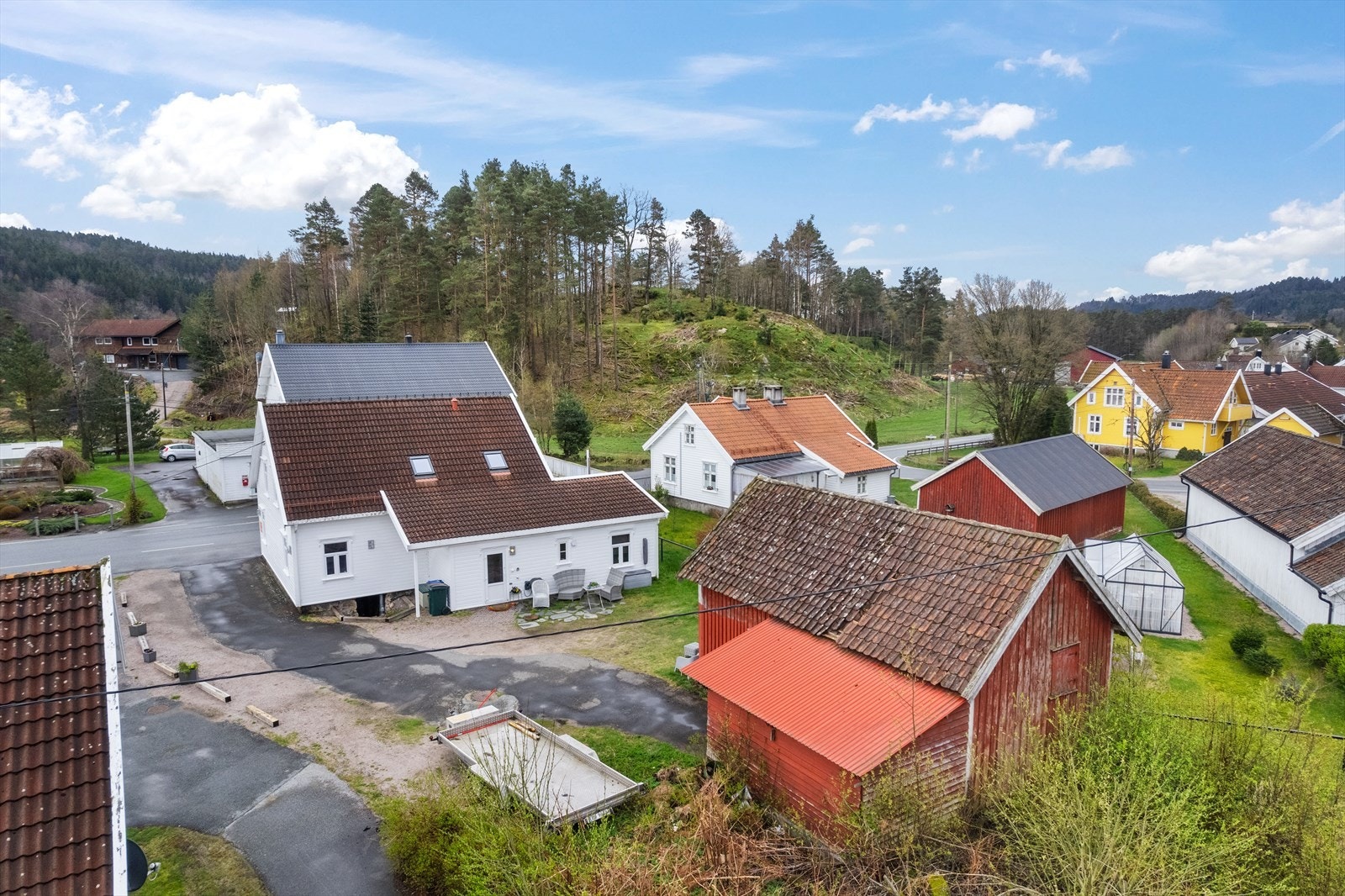 Kombinert bolig med enebolig og næring Galleribilde