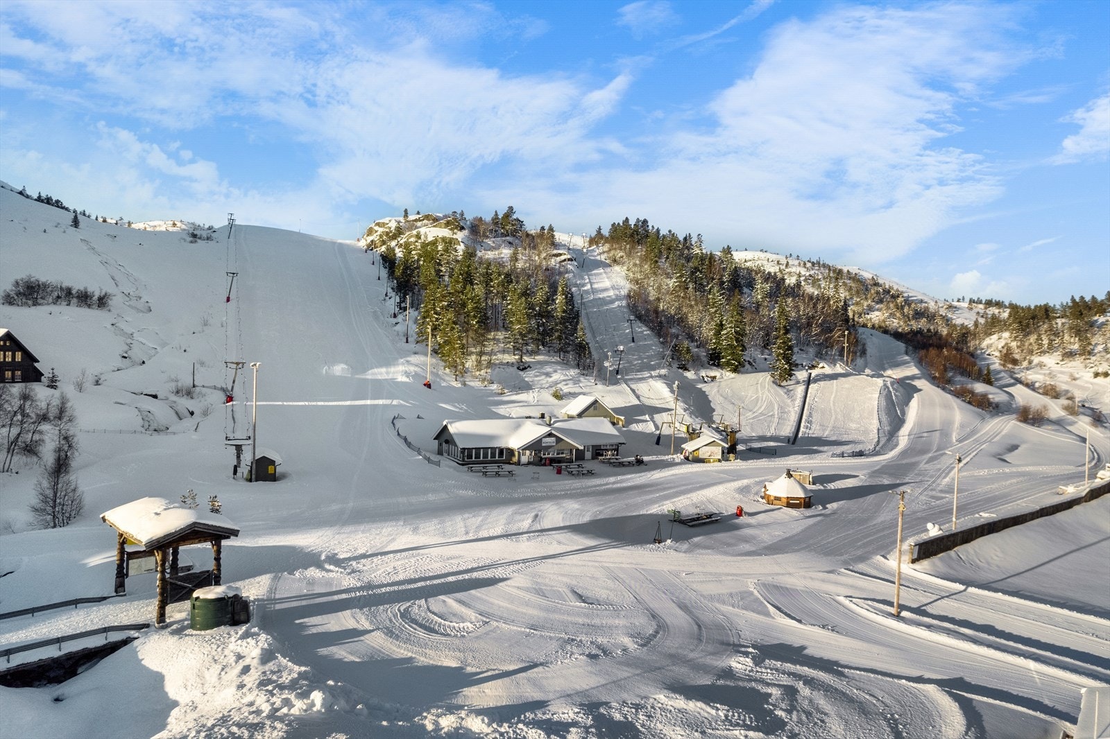 Hovedområdet på skisenteret. Galleribilde