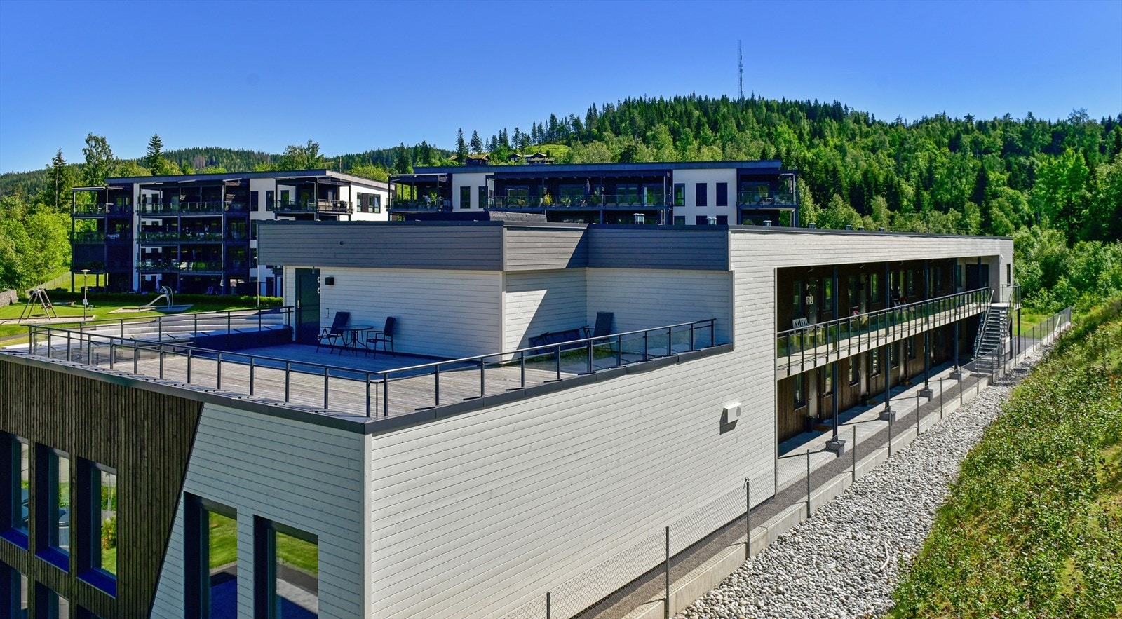 Felles takterrasse til bygget med flotte sol- og utsiktsforhold. Galleribilde