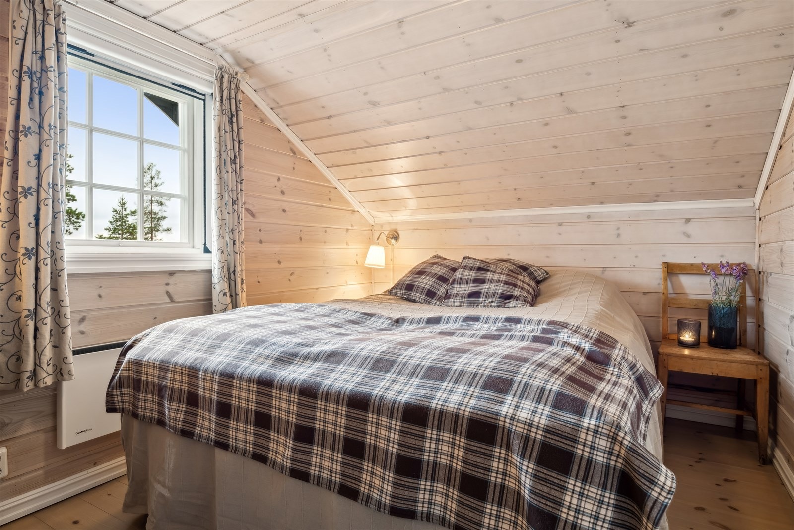 På hemsen er det også to soverom Galleribilde