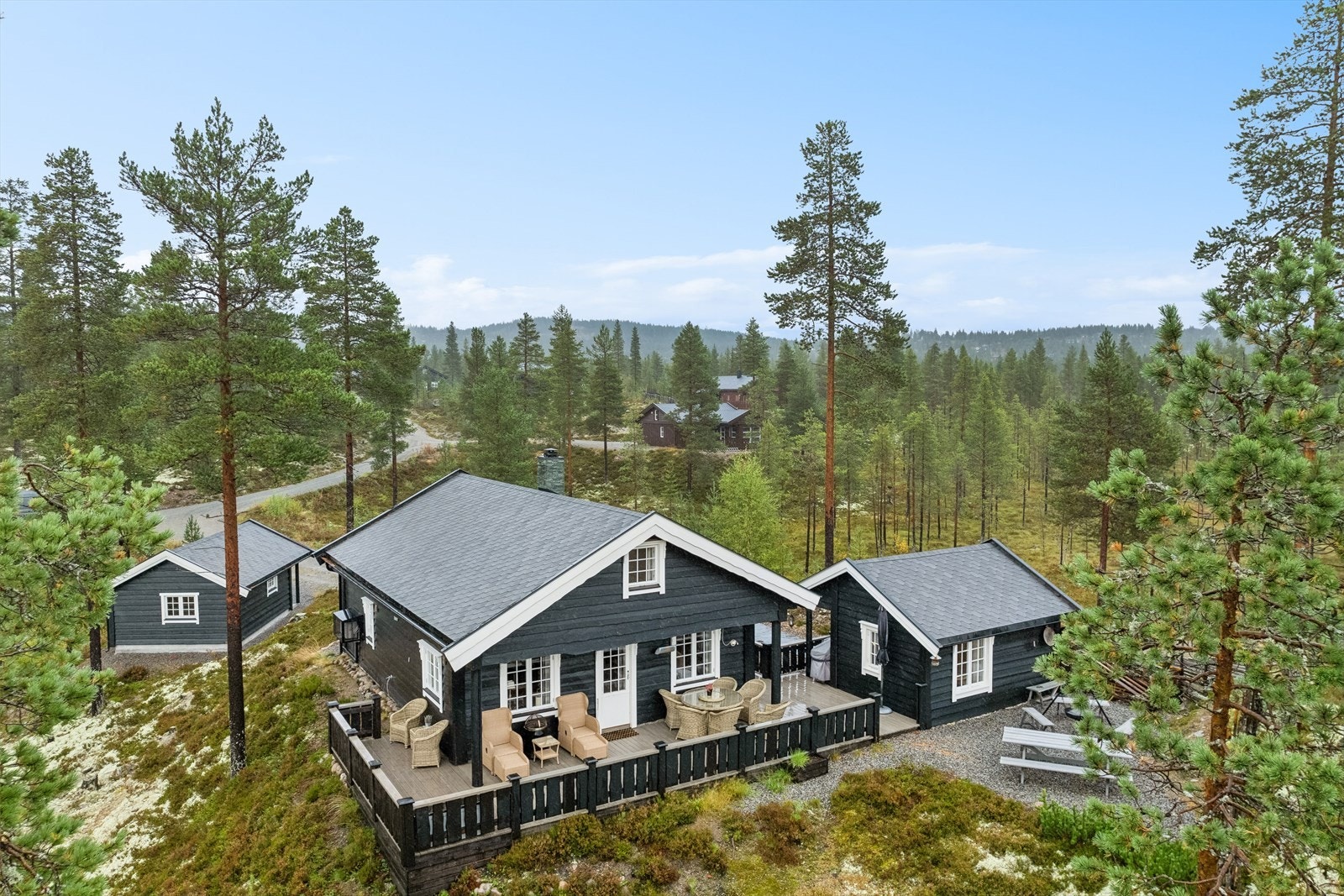 Moderne hytte med anneks og garasje Galleribilde