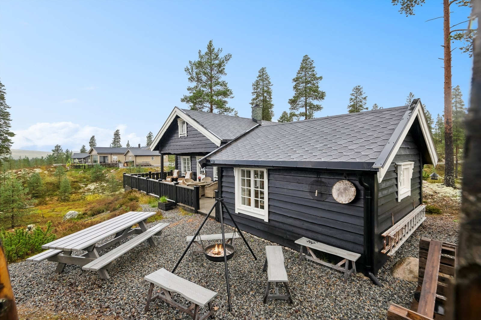 Eiendommen har en pent opparbeidet naturtomt Galleribilde