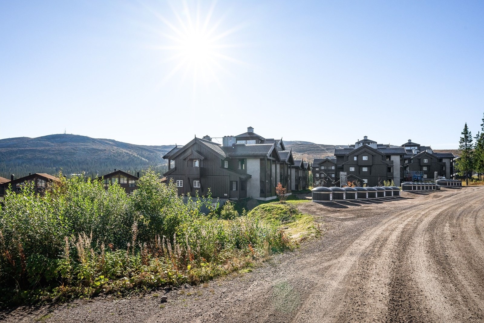Det er kort radius til både sykkel- og turstier som tar deg til de vakre høgfjellsområdene i fjellet og videre til Trysil Bike Arena, Skihytta og Knettsetra. Galleribilde