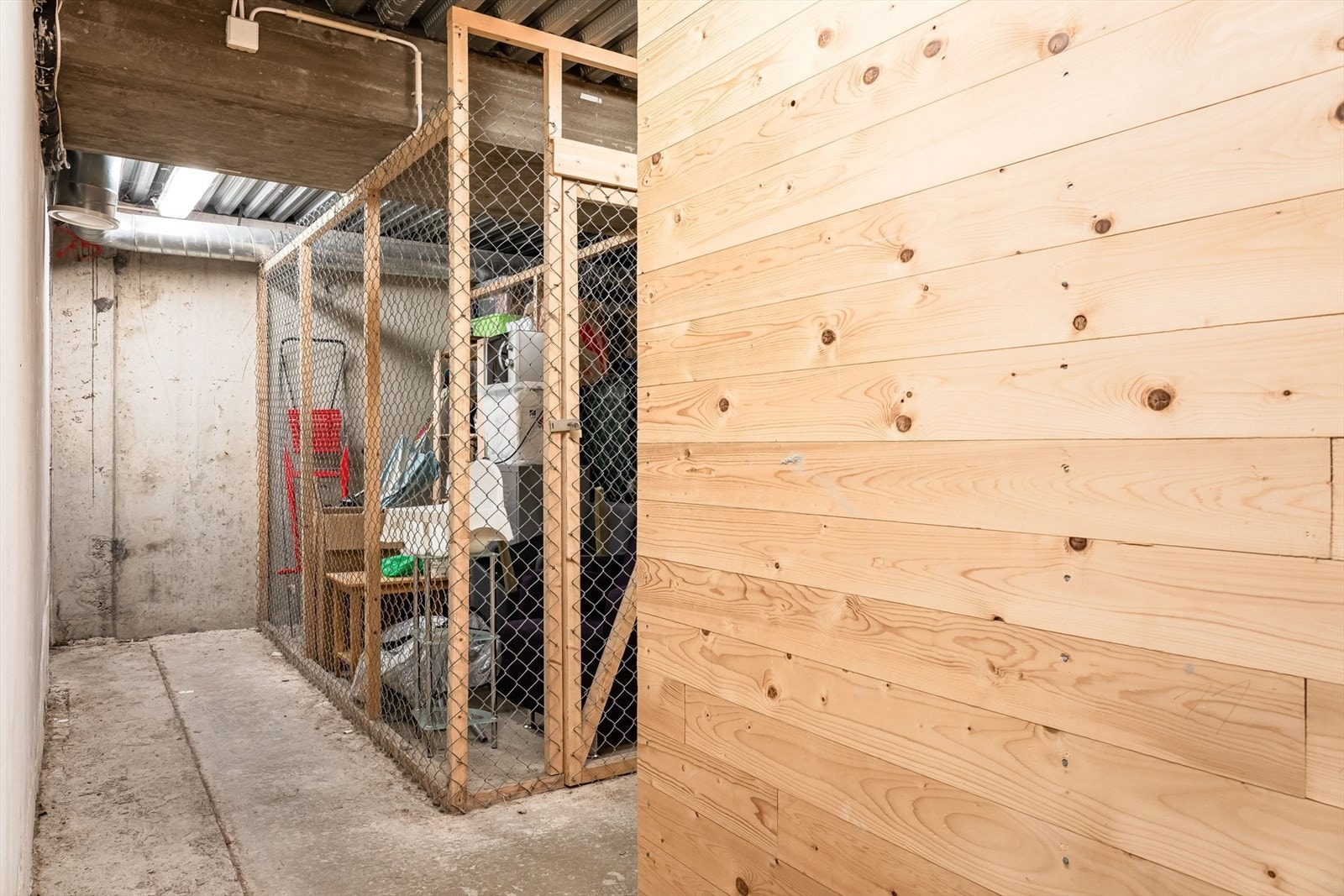 I tillegg disponerer leiligheten en bod på ca. 4m². Galleribilde