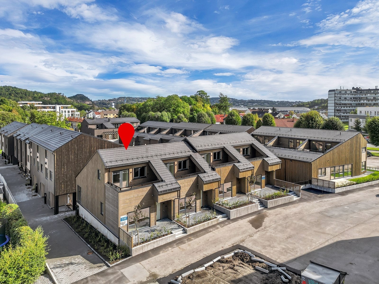 Kongsgård Haveby 14 er ett av 28 flotte rekkehus. Det er felles hage mellom rekkehusene. Galleribilde