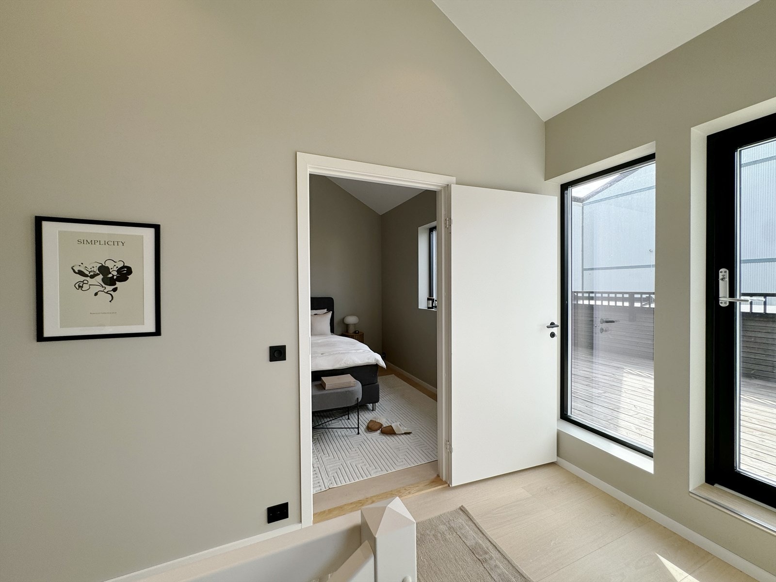 Perfekt for deg som ønsker et stilrent hjem med god romfølelse. Galleribilde