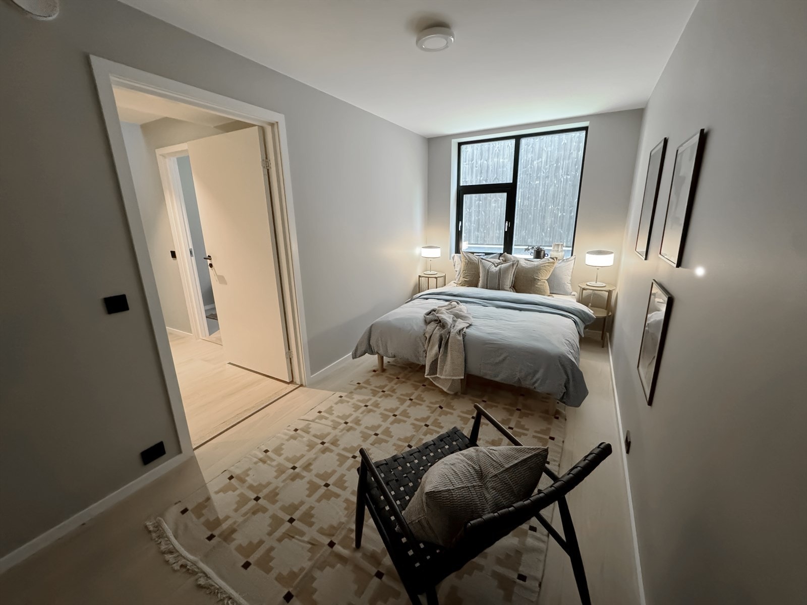 Soverom på ca 11 kvm i boligens underetasje. Galleribilde