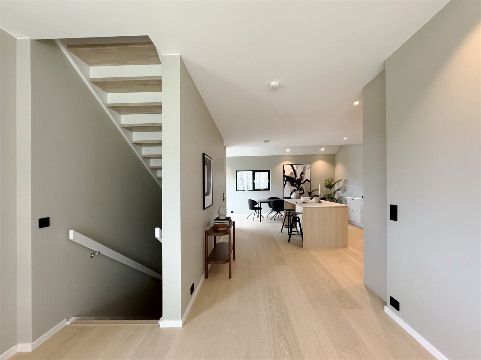 Ekstra bred parkett i alle rom gir et veldig flott uttrykk. Galleribilde