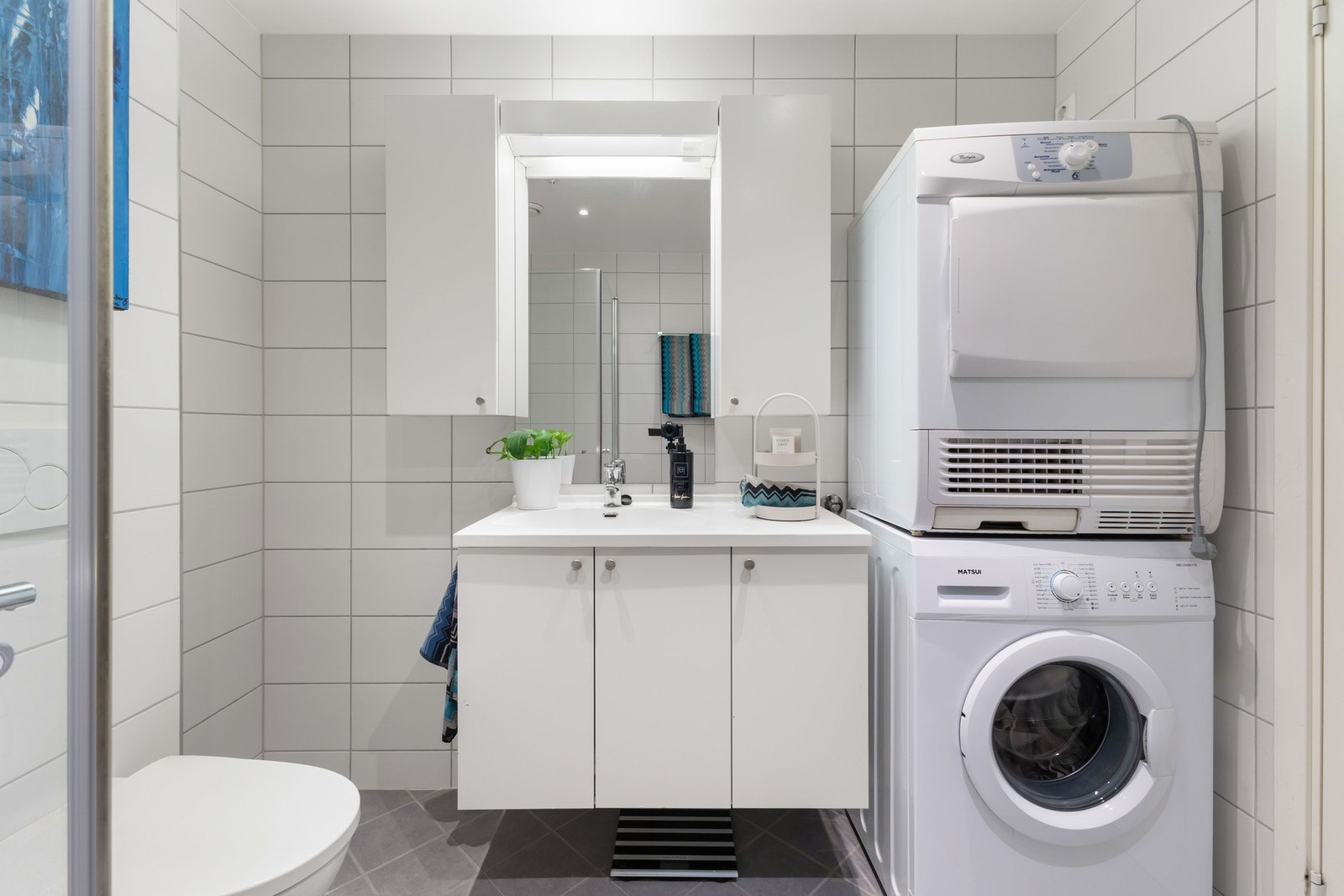 Det er opplegg og plass til vaskemaskin og tørketrommel Galleribilde