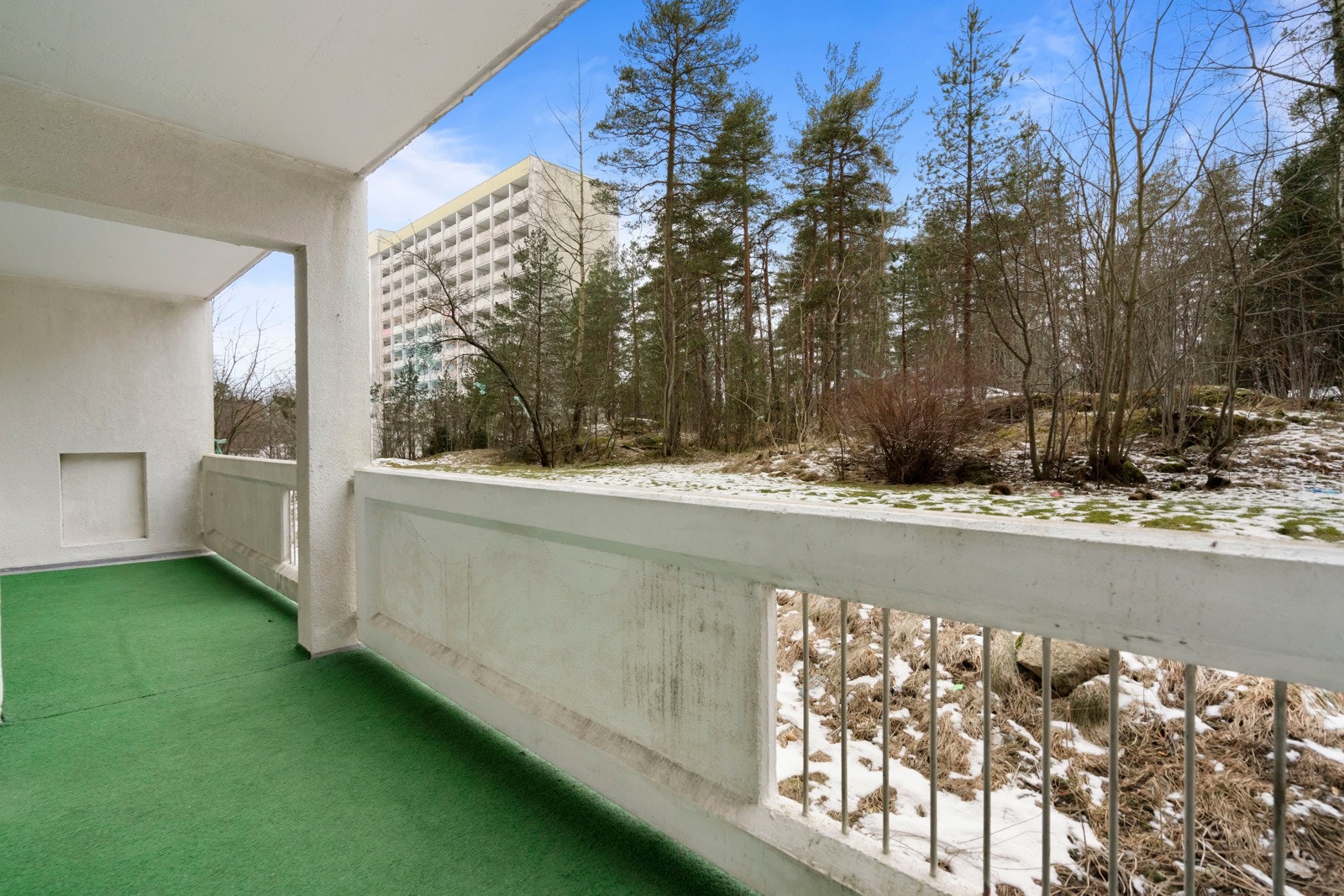 Balkongen er vendt ut mot vest med nydelige solforhold. Galleribilde