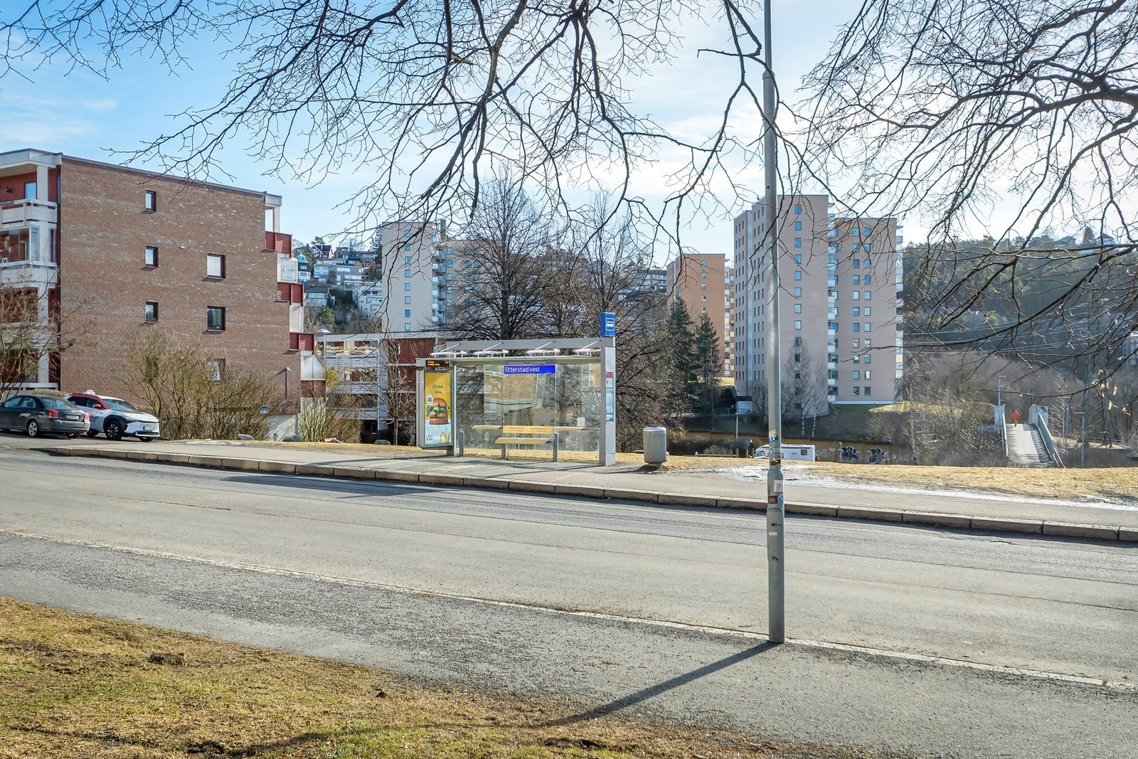 Kort vei til offentlig kommunikasjon. Galleribilde